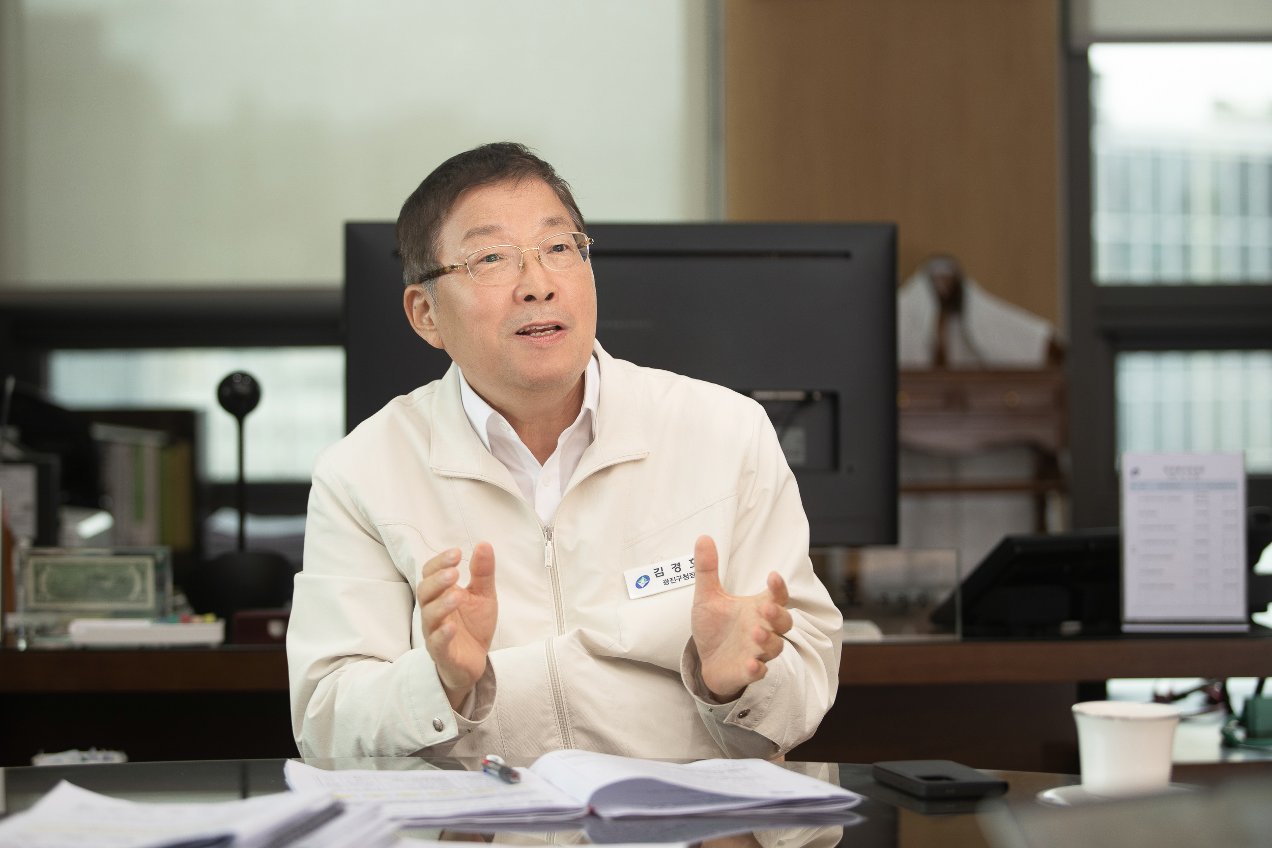 20251014-서울신문과 인터뷰중인 광진구청장 20251014-55663_M2 (1)_L_202407.jpg