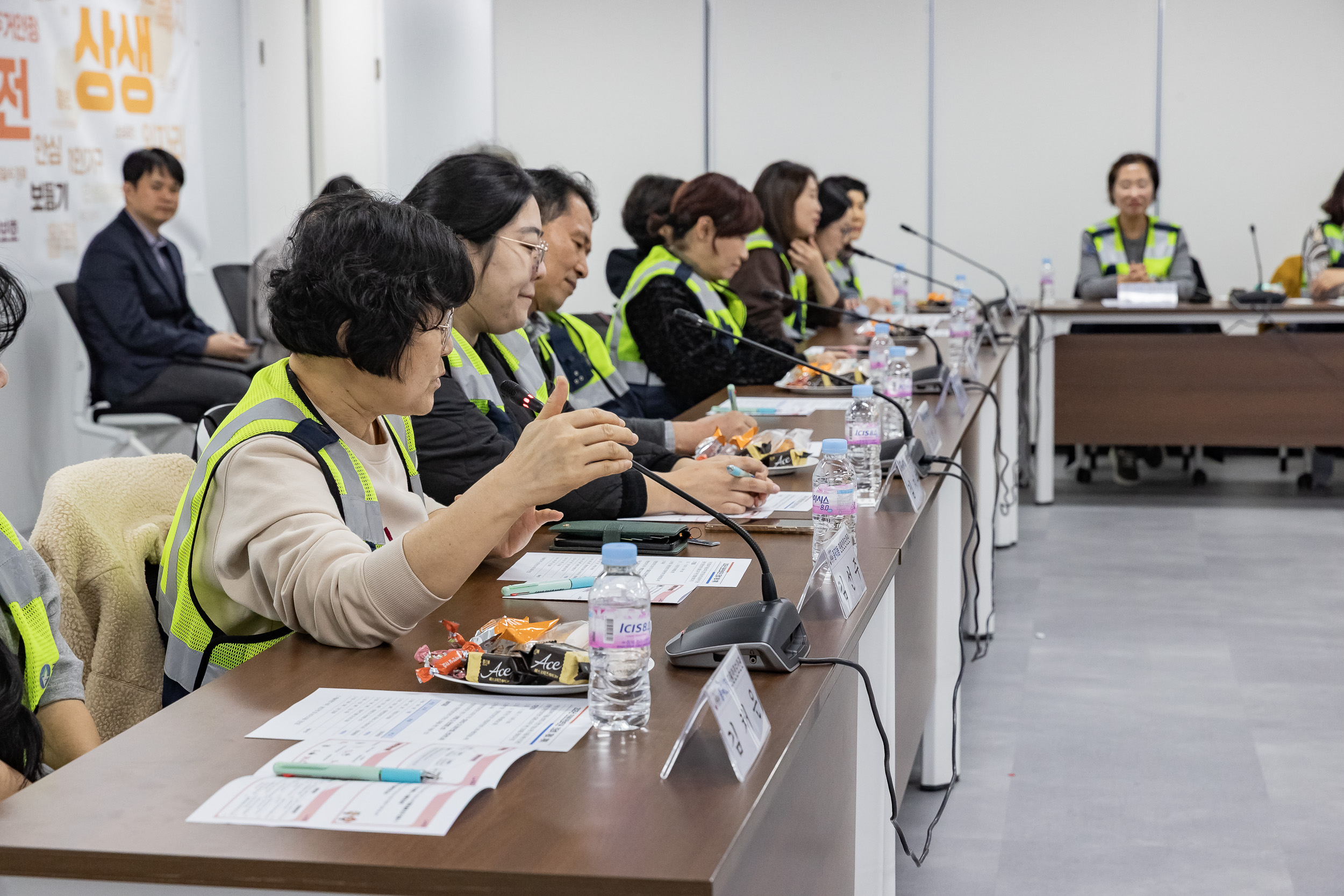 20251113-2025년 하반기 민원안전보안관 간담회 20251113-5178_L_122248.jpg