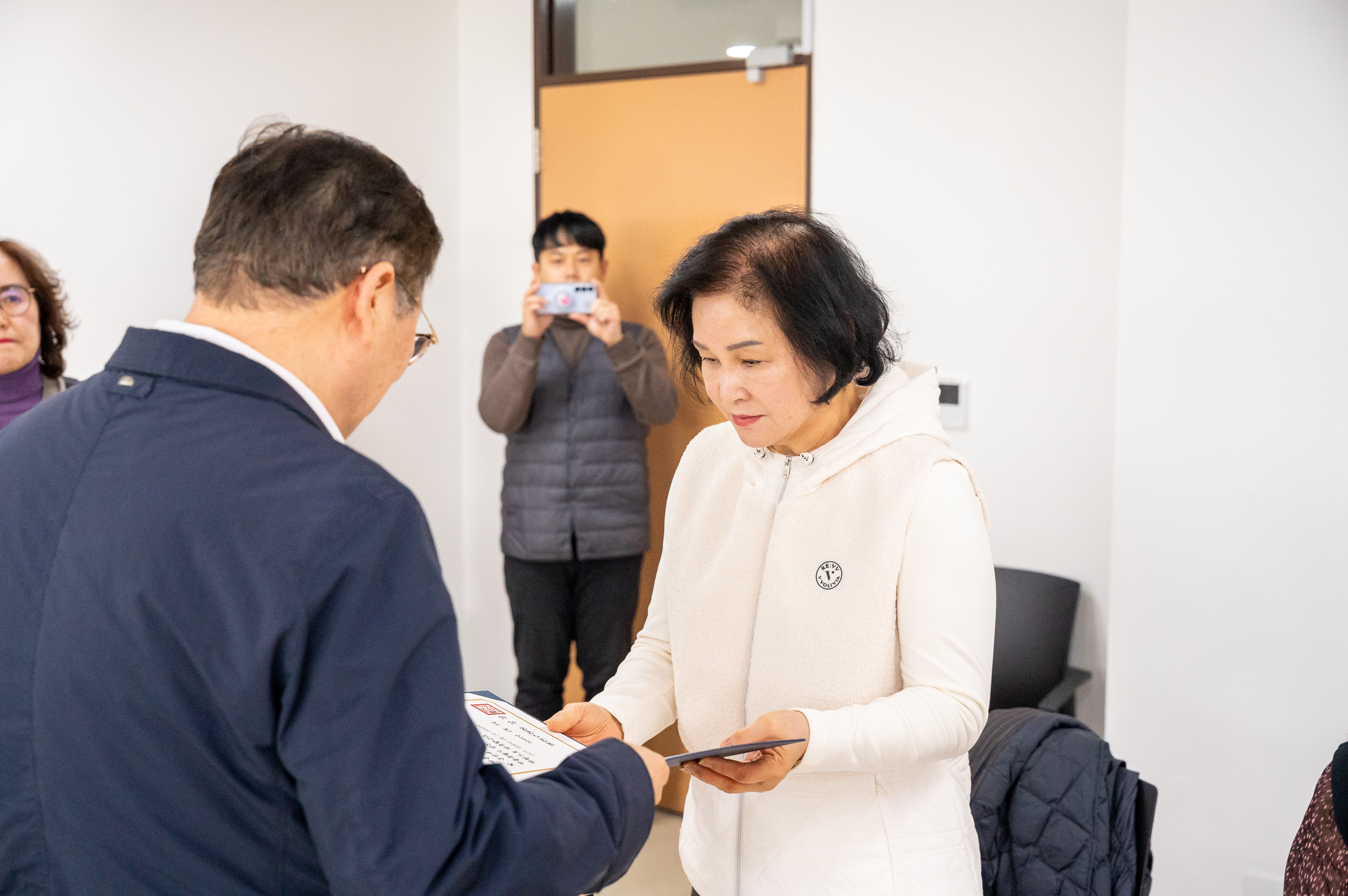 20260209-구의1동 주민자치회 위원 위촉장 수여식 20260209-16401_L_210401.jpg