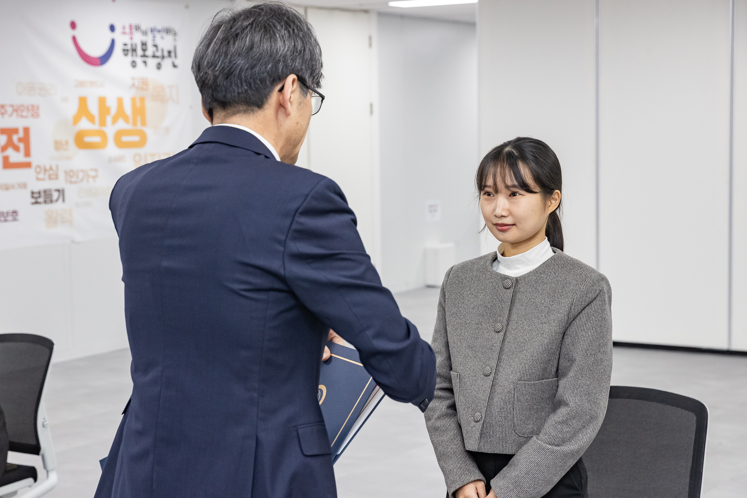 20251117-2025년 하반기 과학기술직 신규임용 발령장 수여식 20251117-8255_L_160049.jpg