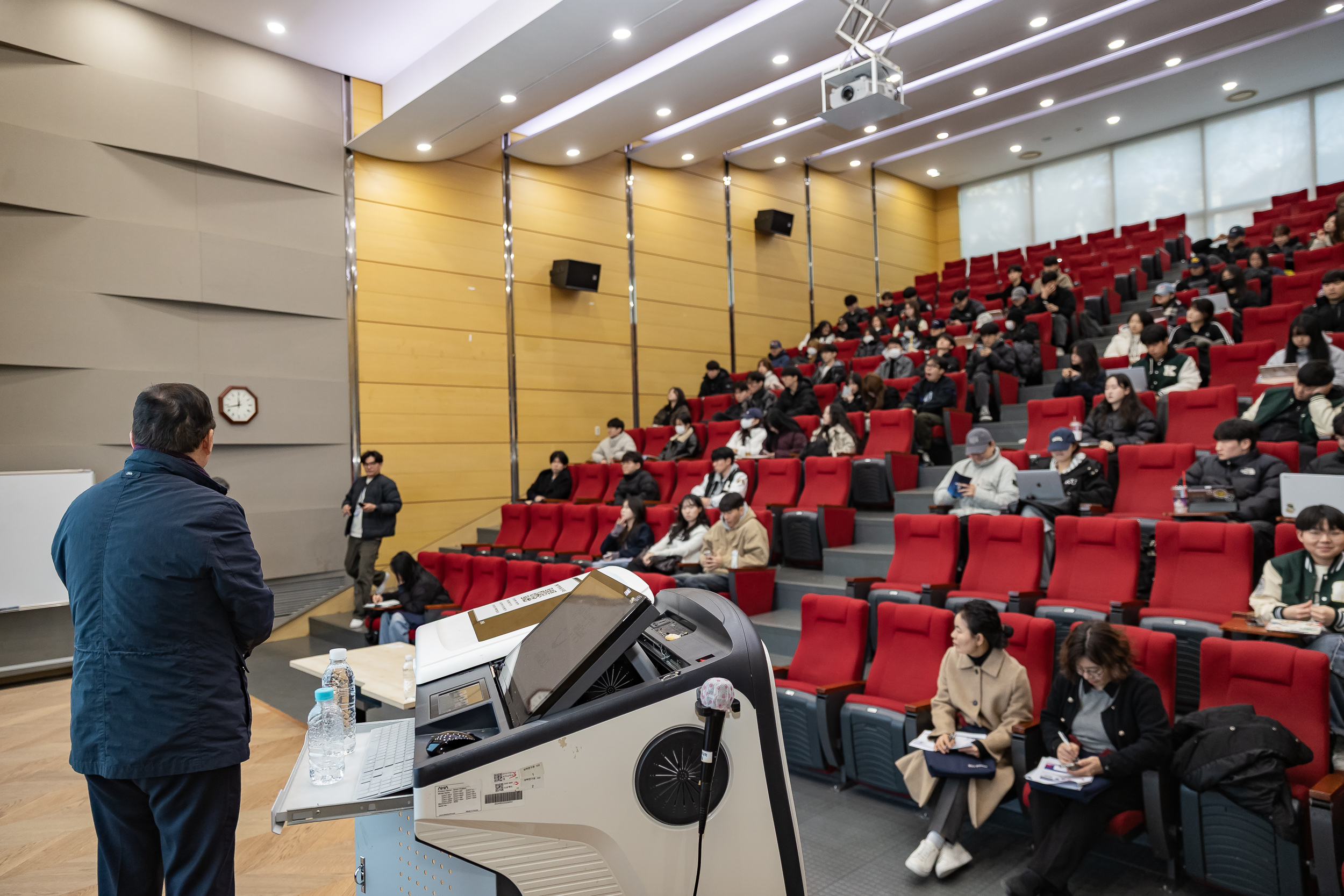 20251118-건국대학교 '공공행복과 주민자치' 특강 20251118-9498_L_160539.jpg