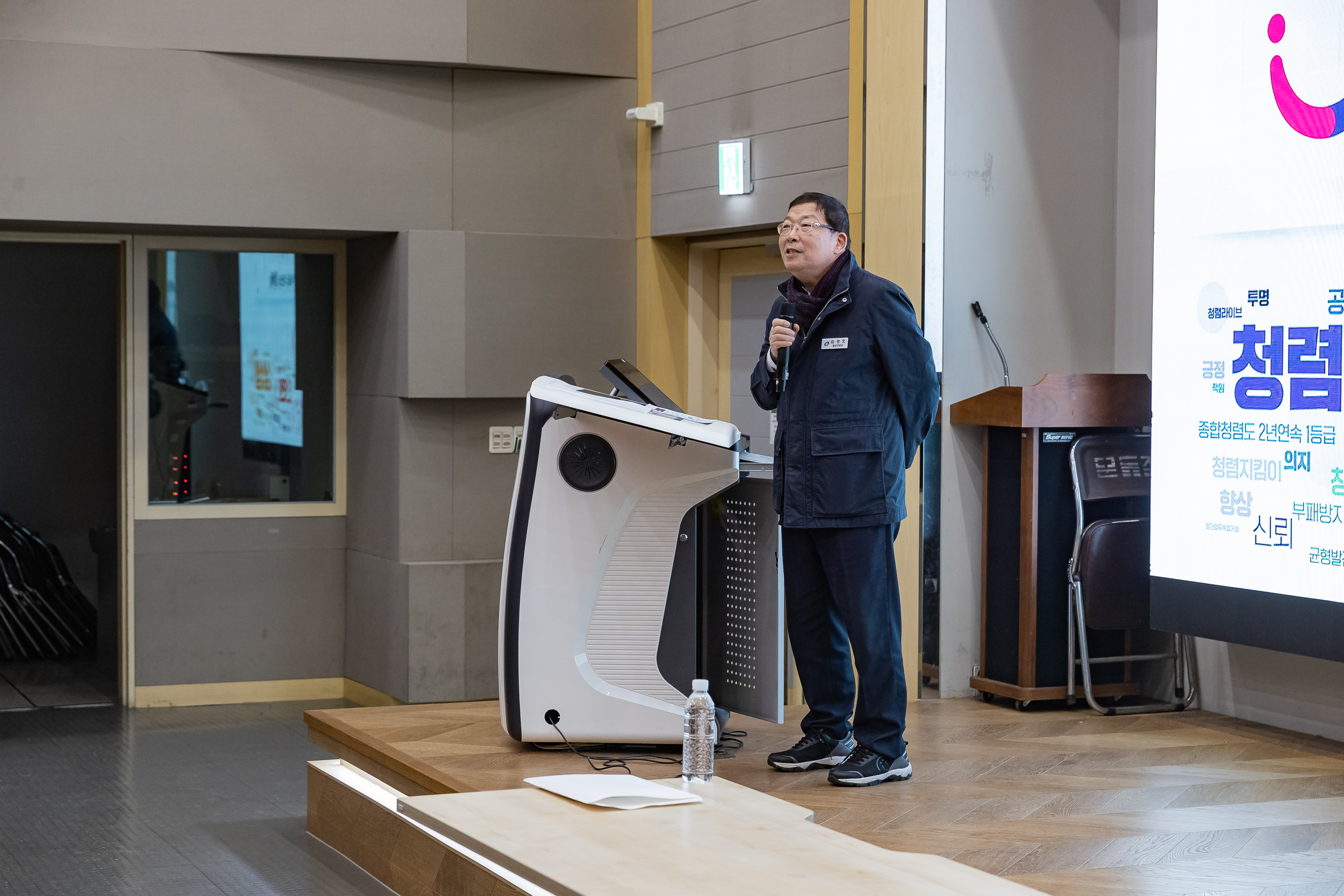 20251118-건국대학교 '공공행복과 주민자치' 특강 20251118-9229_L_160537.jpg