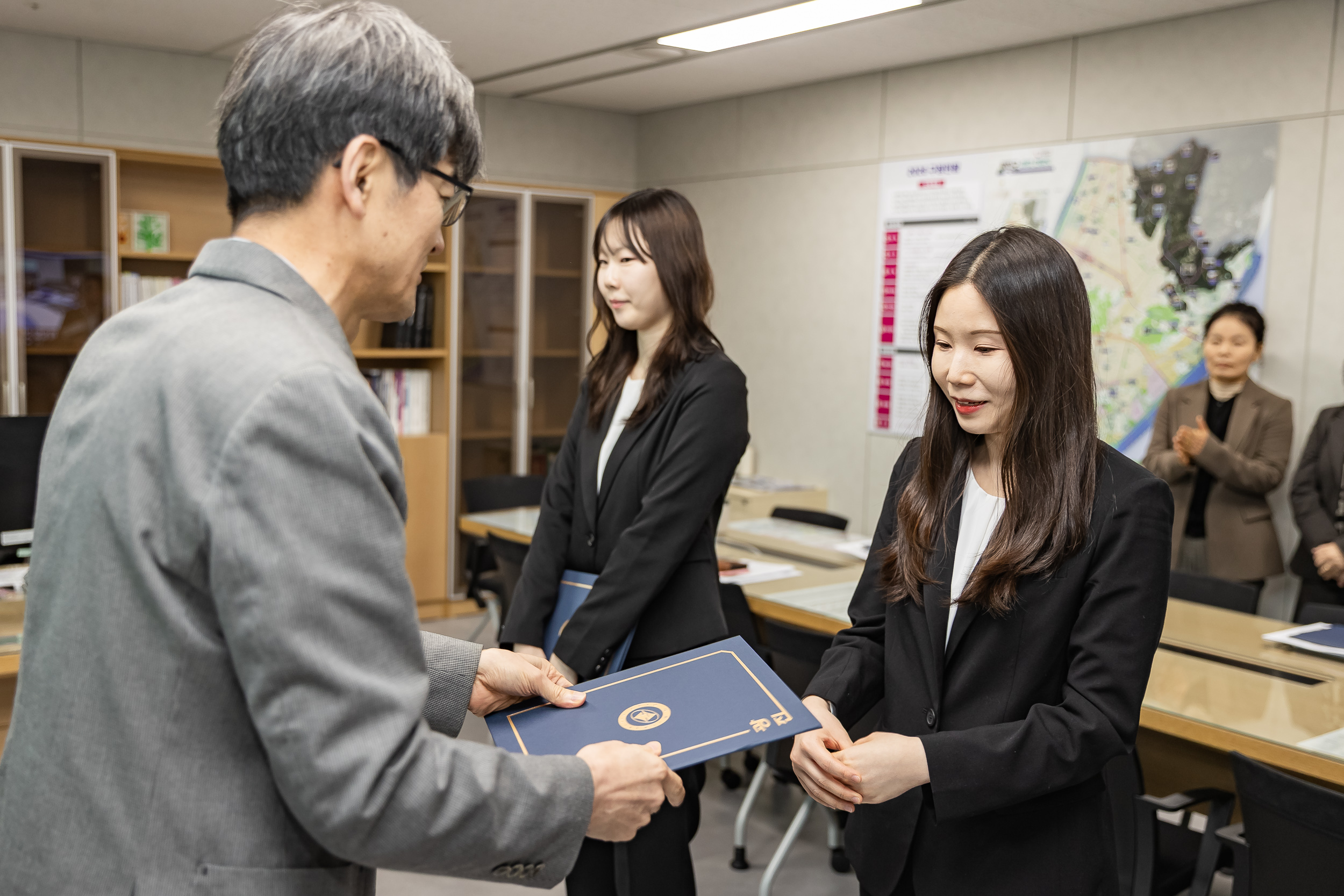 20260303-2026년 3월 신규임용후보자 발령장 수여식 20260303-30097_L_204608.jpg