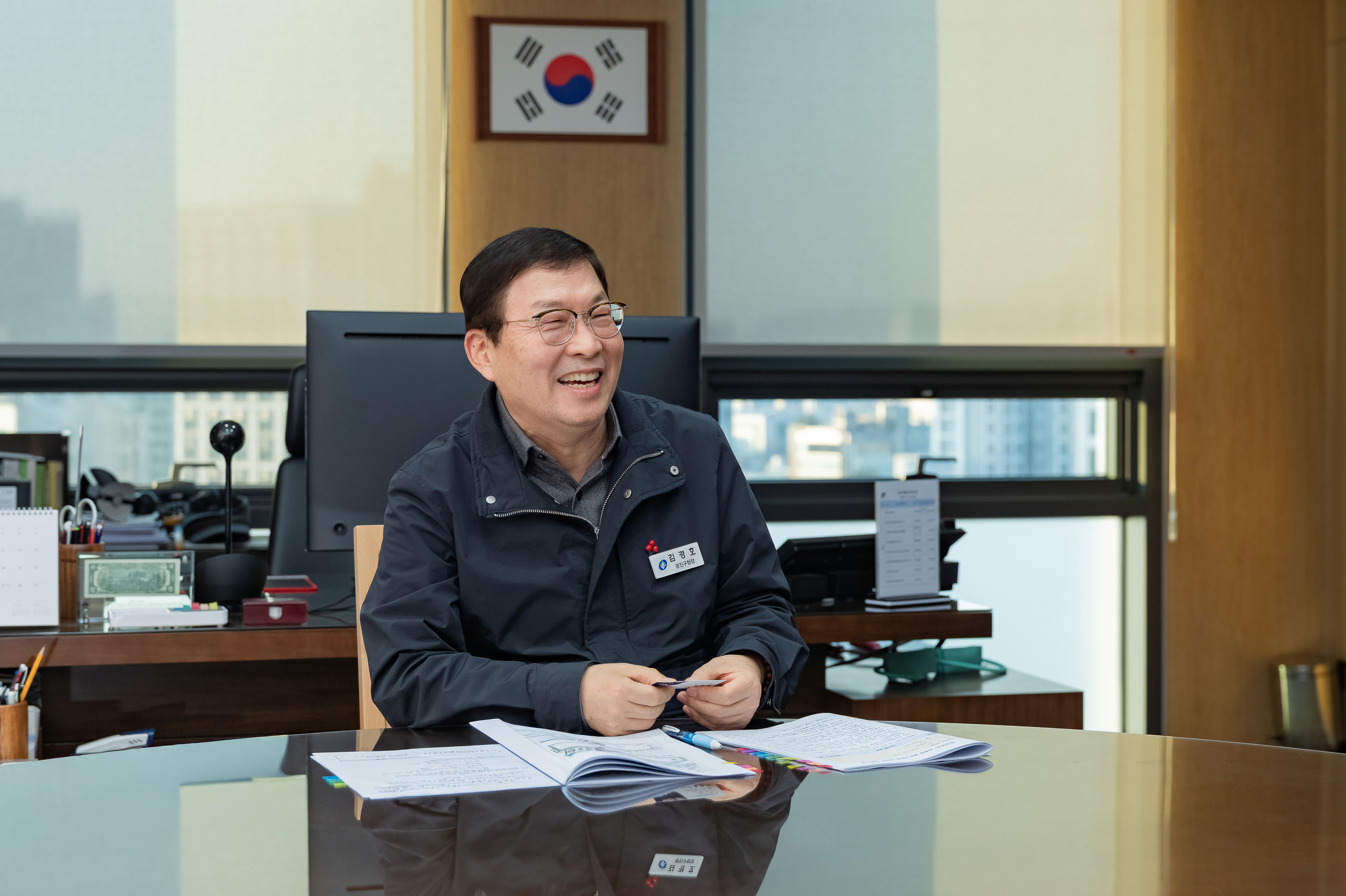 20251230-언론매체 주간조선지와 인터뷰중인 광진구청장 20251230-57540_L_111337.jpg