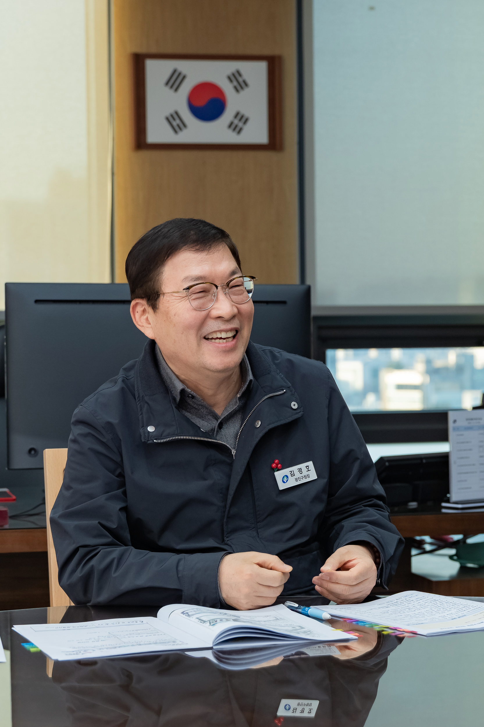 20251230-언론매체 주간조선지와 인터뷰중인 광진구청장 20251230-57544_L_111337.jpg