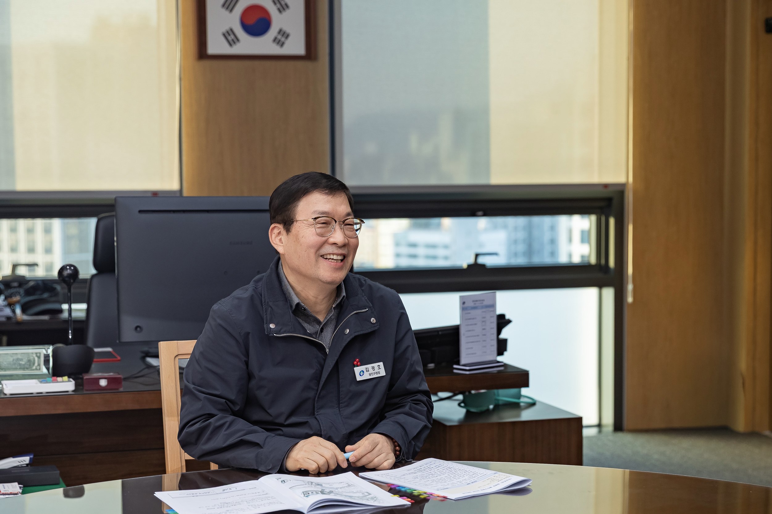 20251230-언론매체 주간조선지와 인터뷰중인 광진구청장 20251230-57663_L_111337.jpg