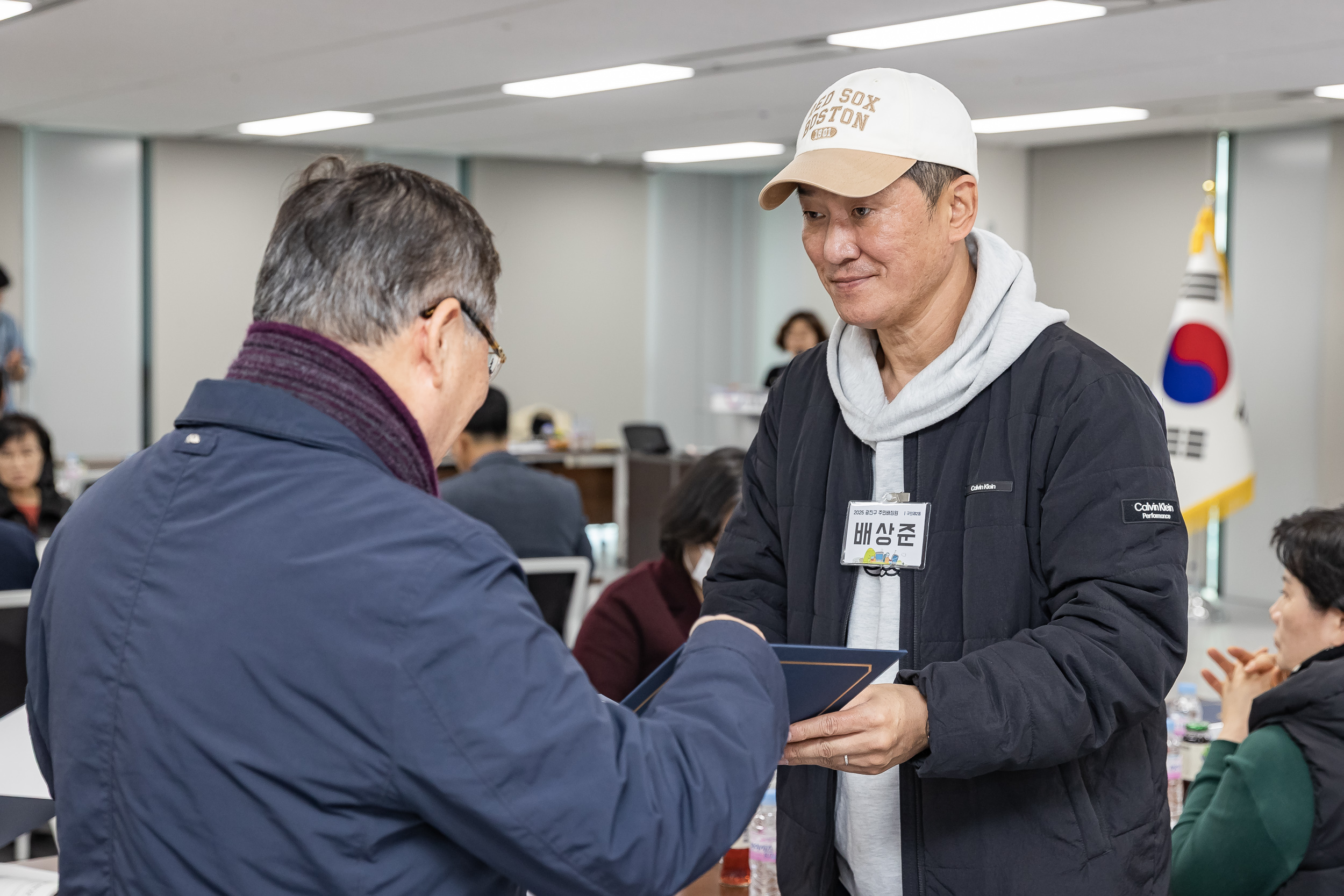 20251107-공약이행점검 주민배심원 위촉장 수여 20251107-1681_L_202001.jpg