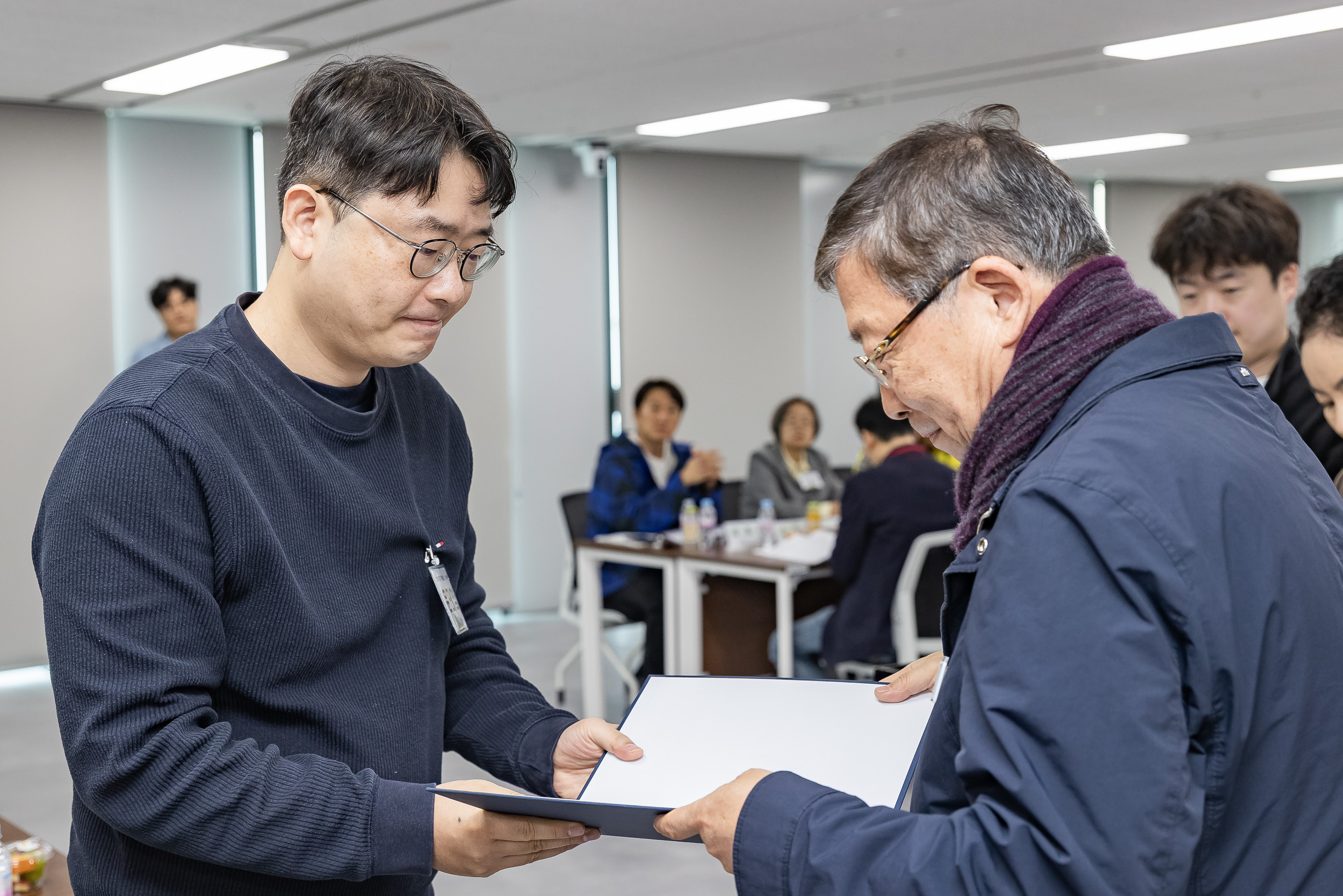 20251107-공약이행점검 주민배심원 위촉장 수여 20251107-1754_L_202001.jpg