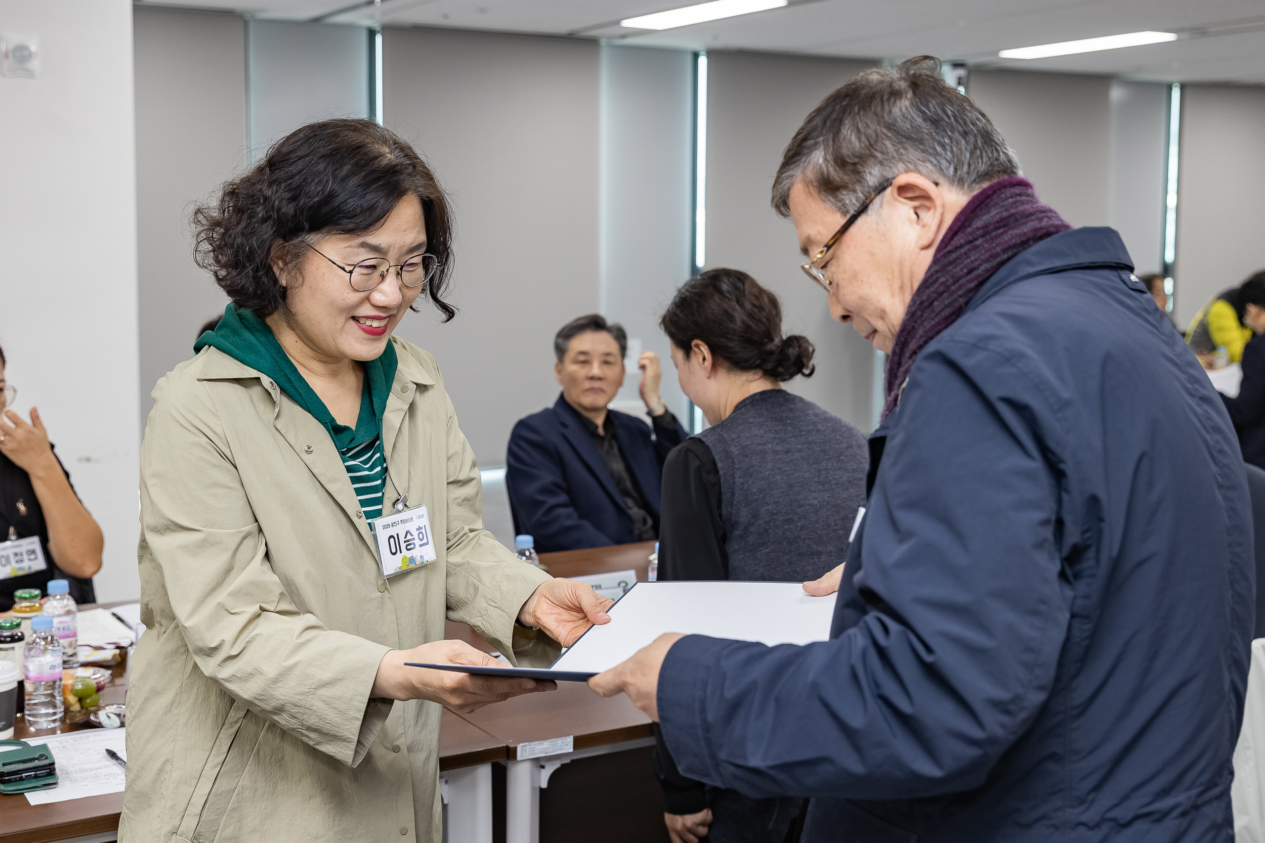 20251107-공약이행점검 주민배심원 위촉장 수여 20251107-1770_L_202001.jpg