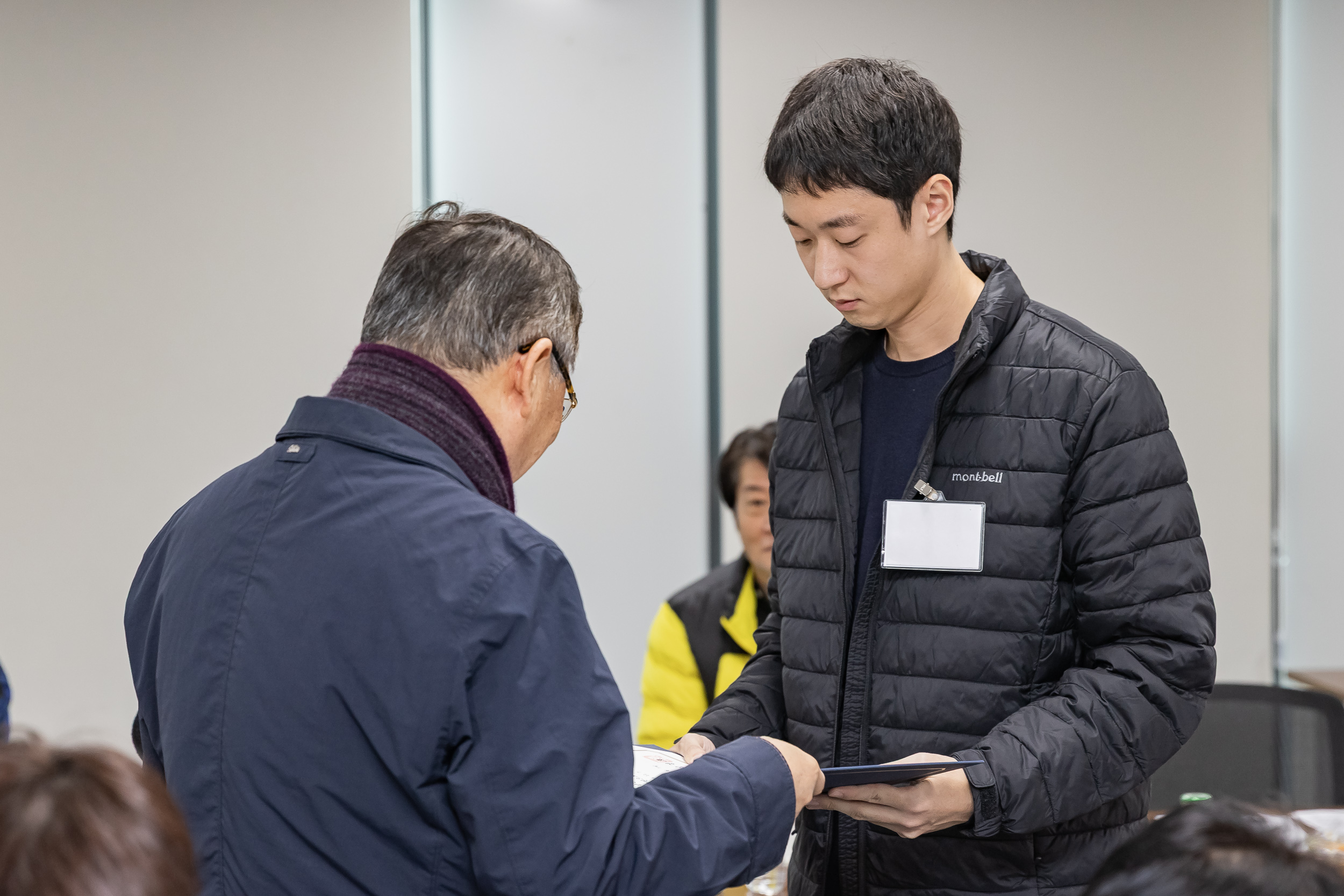 20251107-공약이행점검 주민배심원 위촉장 수여 20251107-1596_L_202000.jpg