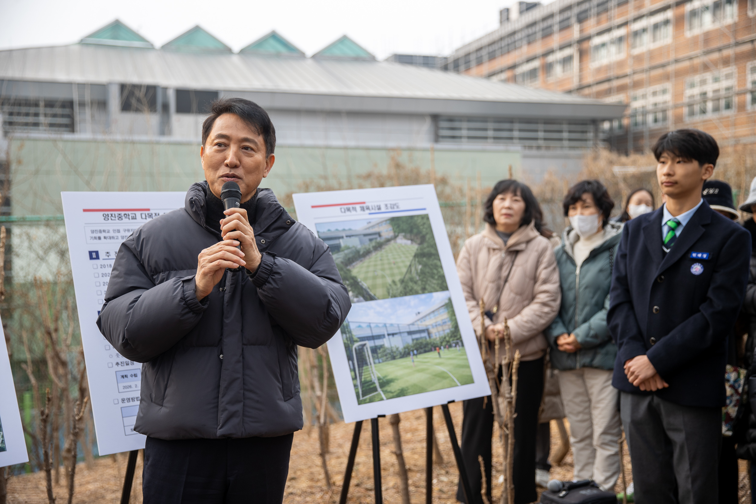 20260213-서울시장 광진구 주요 현장방문-자양전통시장, 어린이병원부지, 생활체육시설 부지 방문 20260213-2713_L_122429.jpg