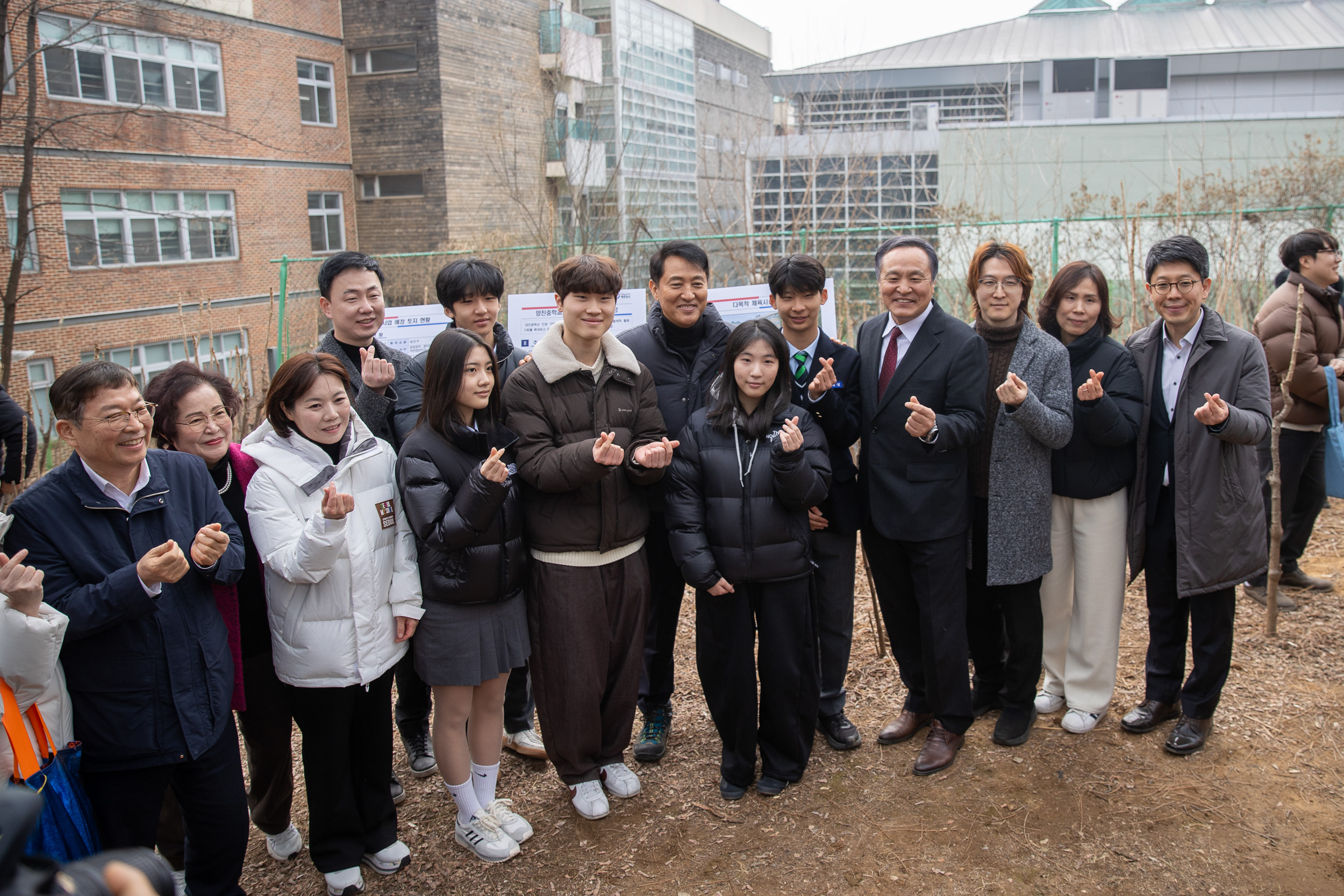 20260213-서울시장 광진구 주요 현장방문-자양전통시장, 어린이병원부지, 생활체육시설 부지 방문 20260213-2777_L_122429.jpg