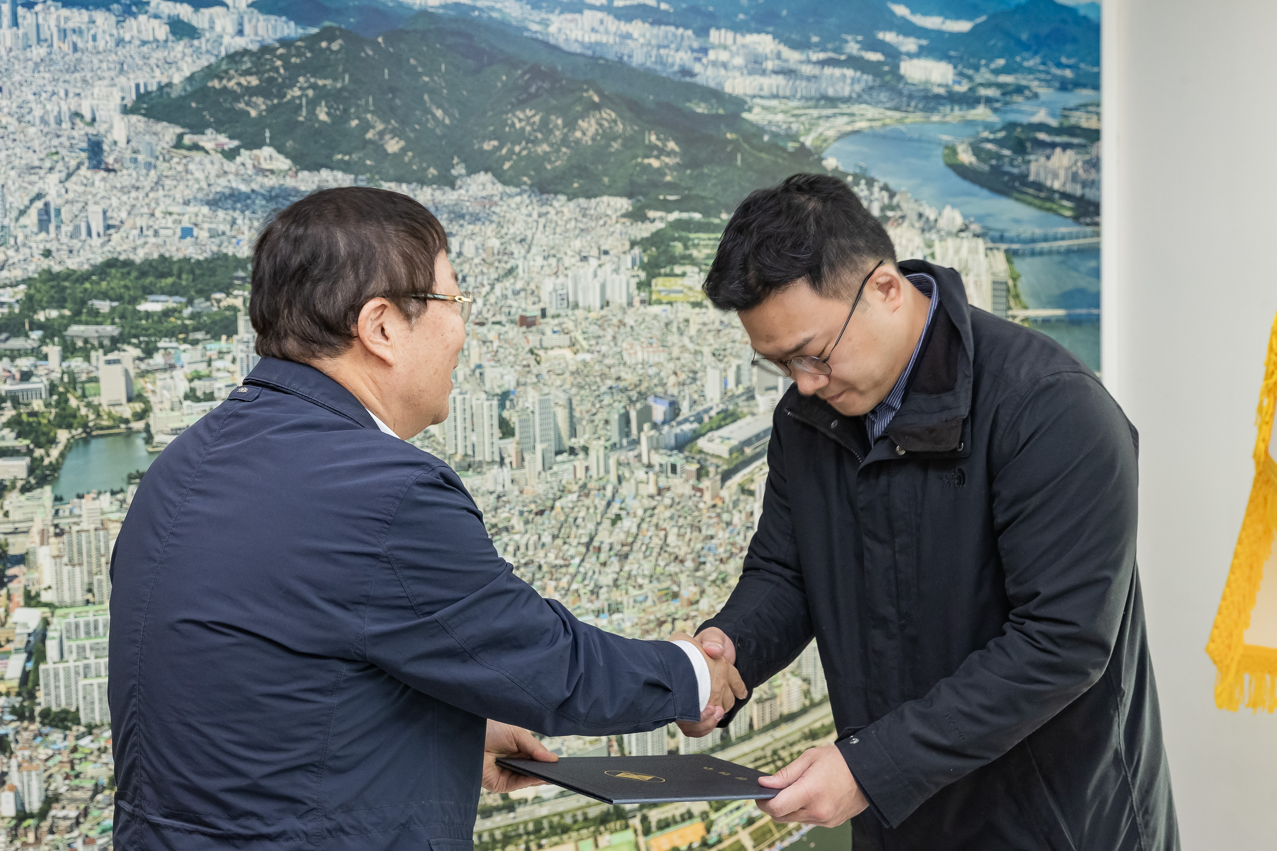 20251209-골목형상점가 지정서 수여식 20251209-26728_L_210701.jpg