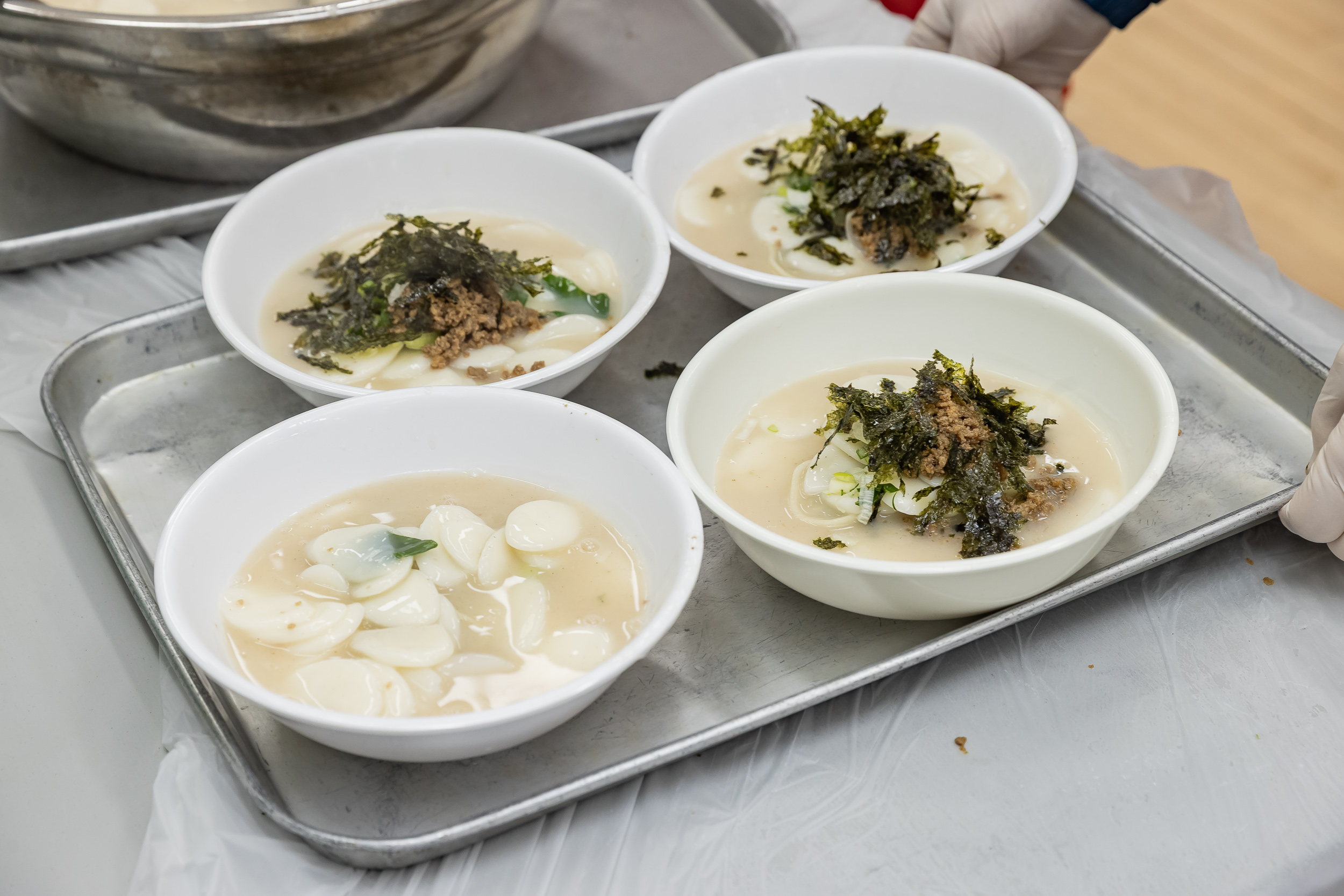 20260127-중곡1동 지역사회보장협의체와 함께하는 설맞이 어르신 떡국 나눔 행사 20260127--2500_L_131805.jpg