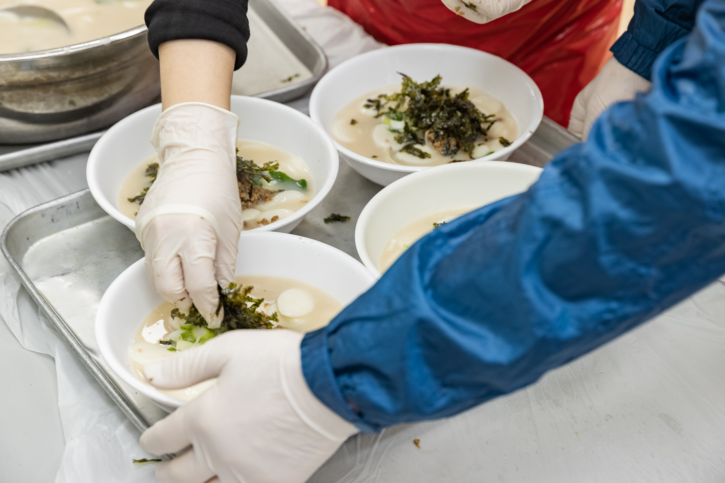 20260127-중곡1동 지역사회보장협의체와 함께하는 설맞이 어르신 떡국 나눔 행사 20260127--2503_L_131805.jpg