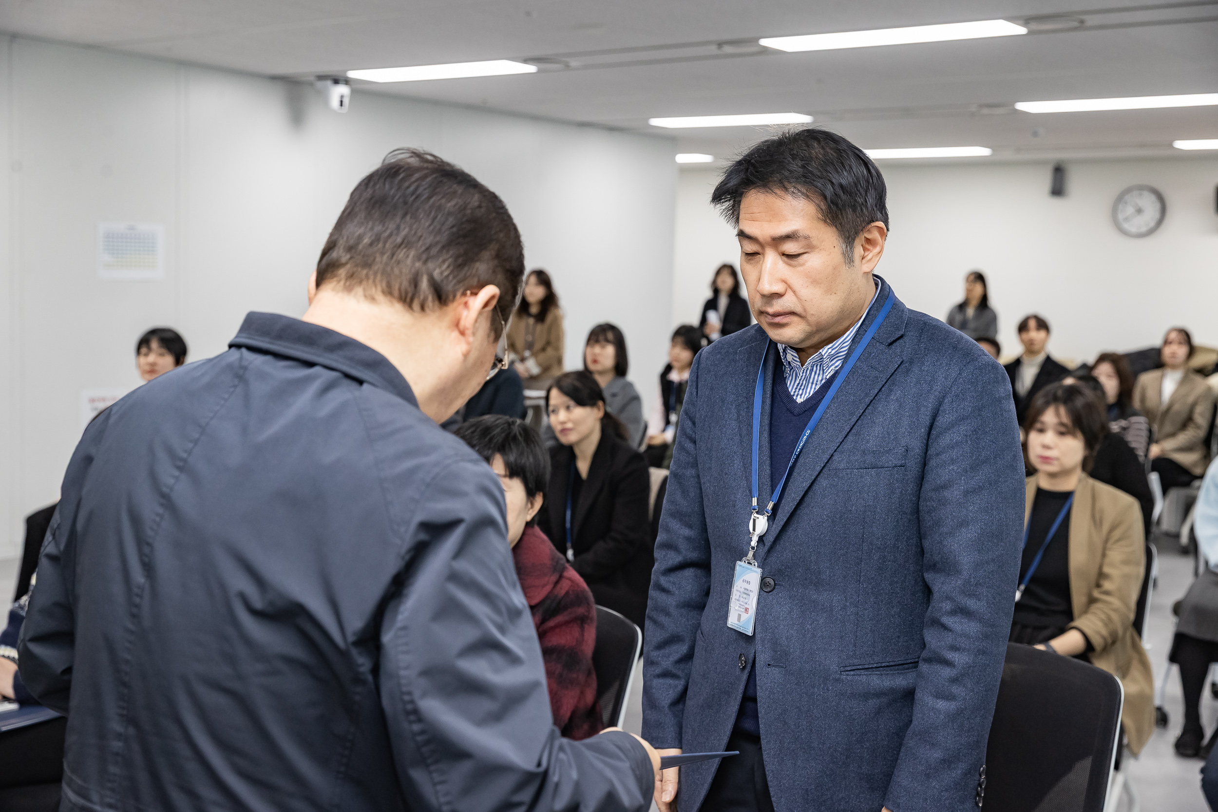 20251226-2026년 상반기 정기인사 발령장 수여식 20251226-55039_L_203815.jpg