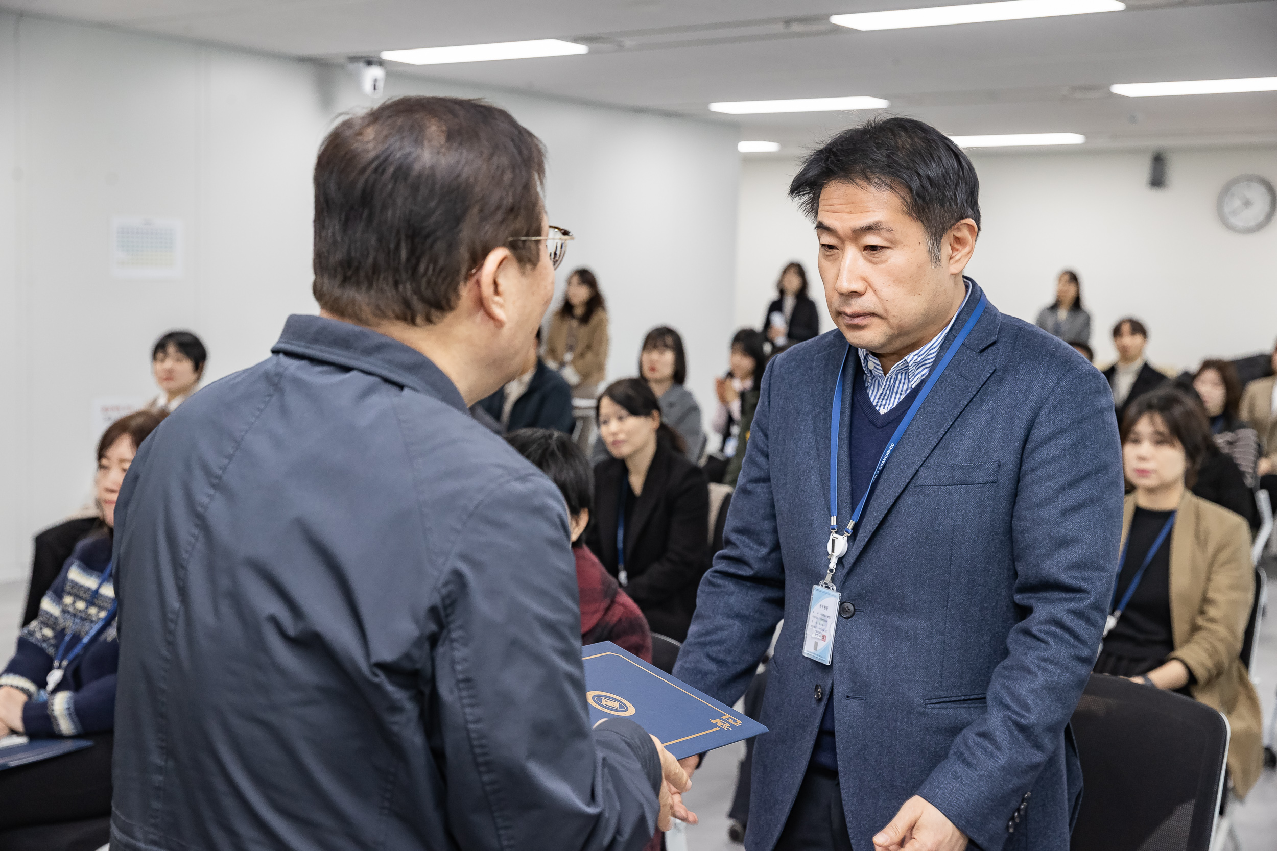 20251226-2026년 상반기 정기인사 발령장 수여식 20251226-55043_L_203815.jpg