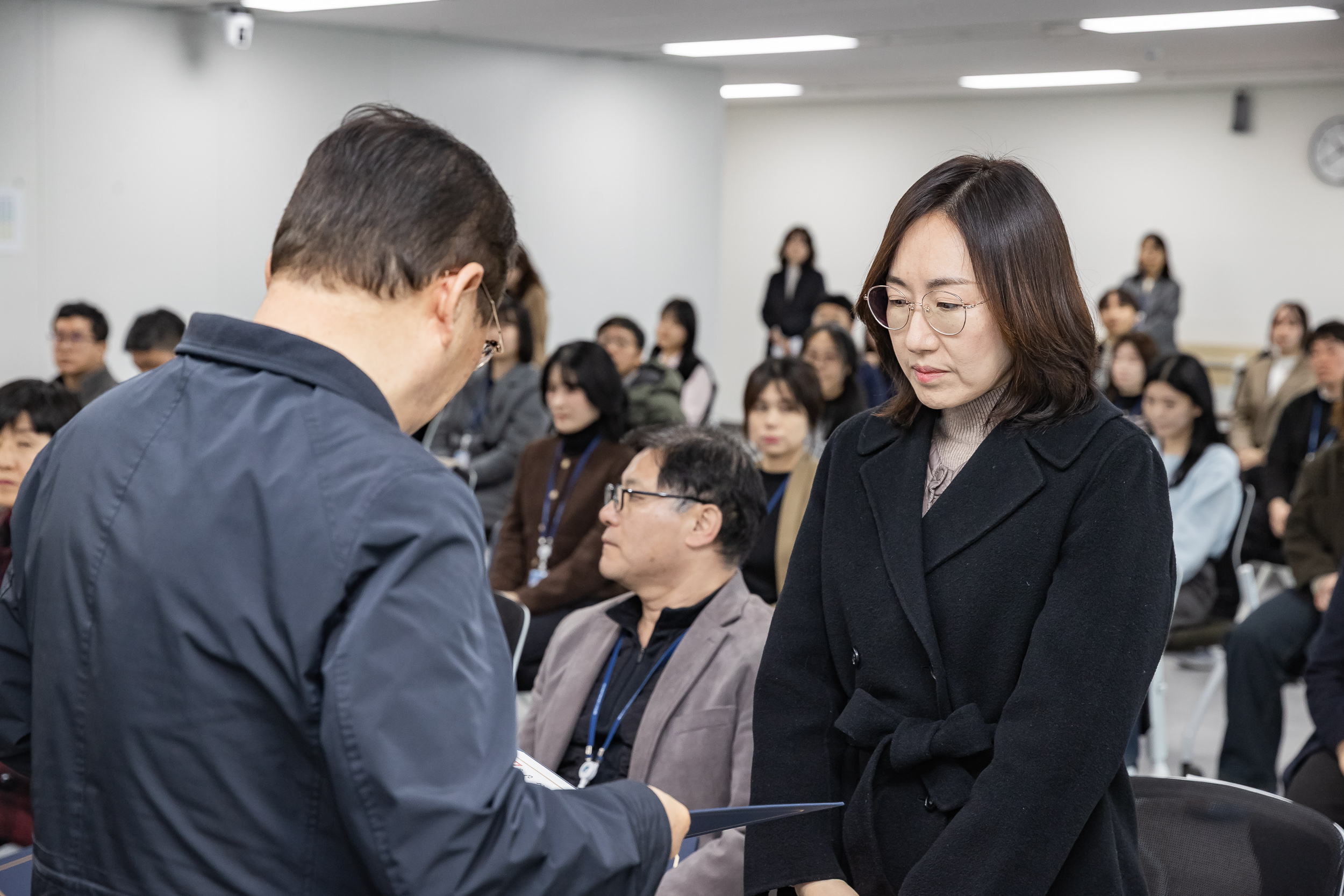 20251226-2026년 상반기 정기인사 발령장 수여식 20251226-55058_L_203816.jpg