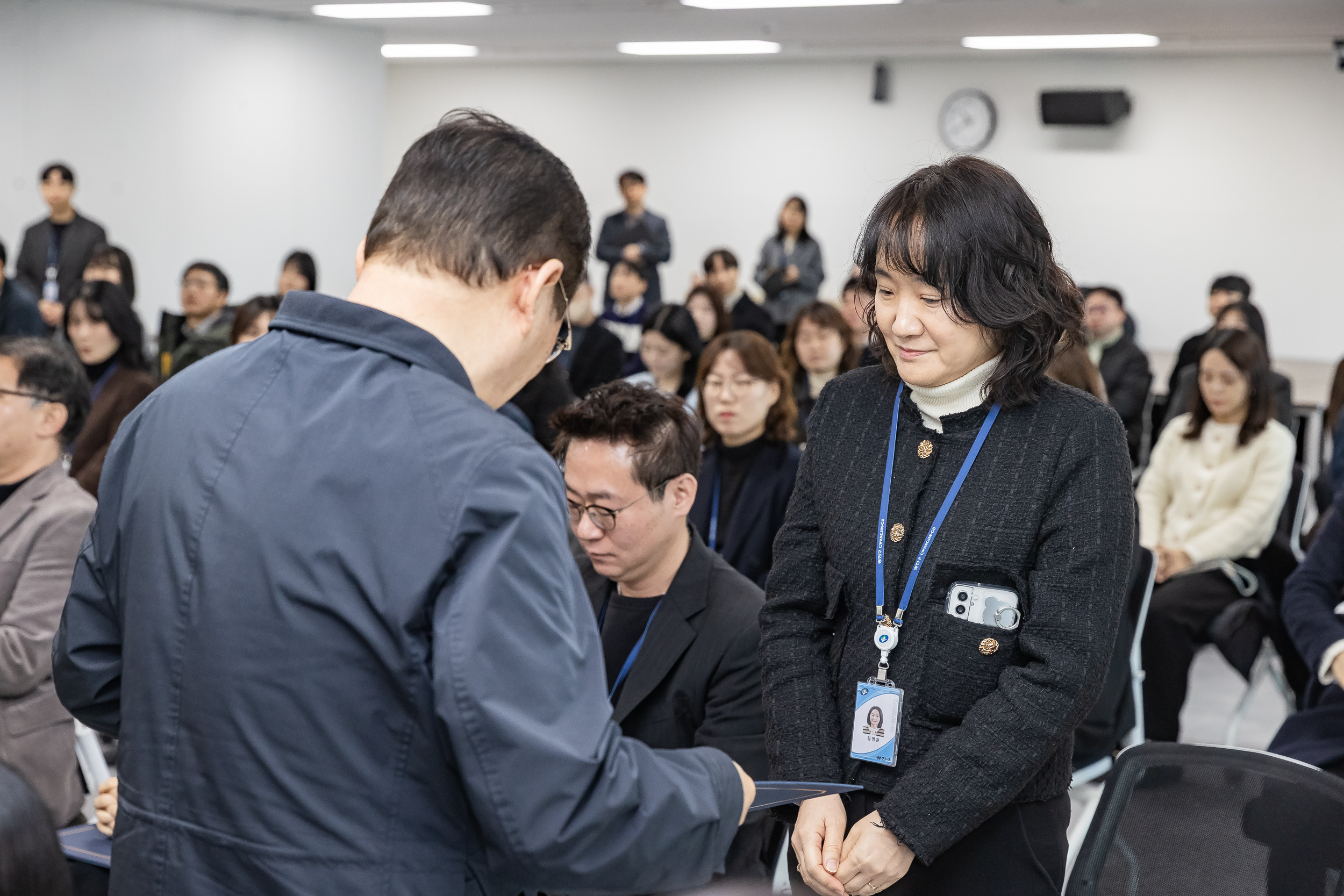 20251226-2026년 상반기 정기인사 발령장 수여식 20251226-55082_L_203816.jpg