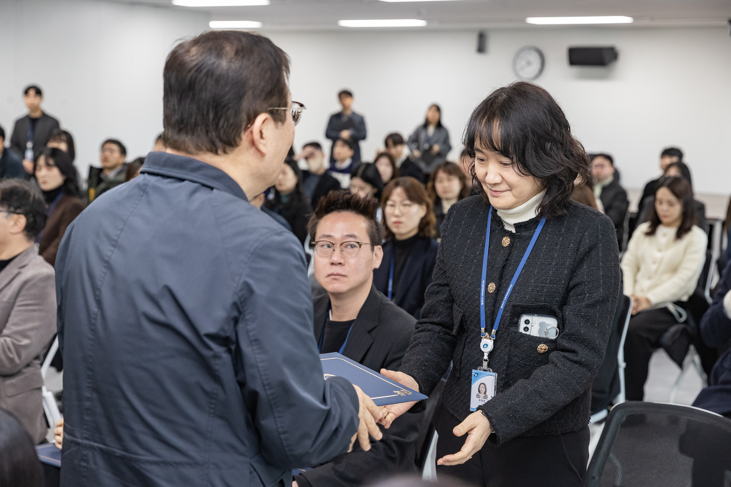 20251226-2026년 상반기 정기인사 발령장 수여식 20251226-55085_L_203816.jpg