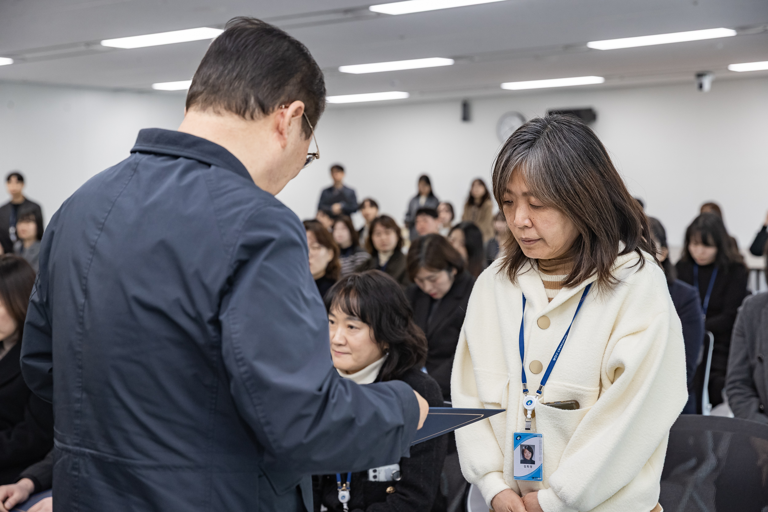 20251226-2026년 상반기 정기인사 발령장 수여식 20251226-55090_L_203816.jpg