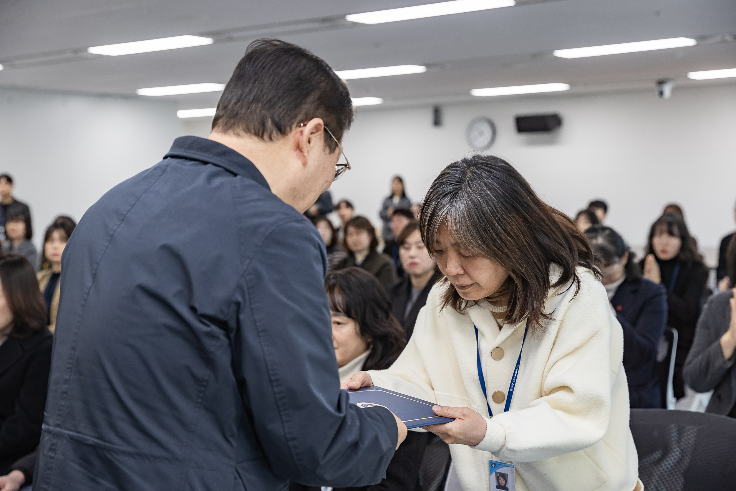 20251226-2026년 상반기 정기인사 발령장 수여식 20251226-55097_L_203816.jpg