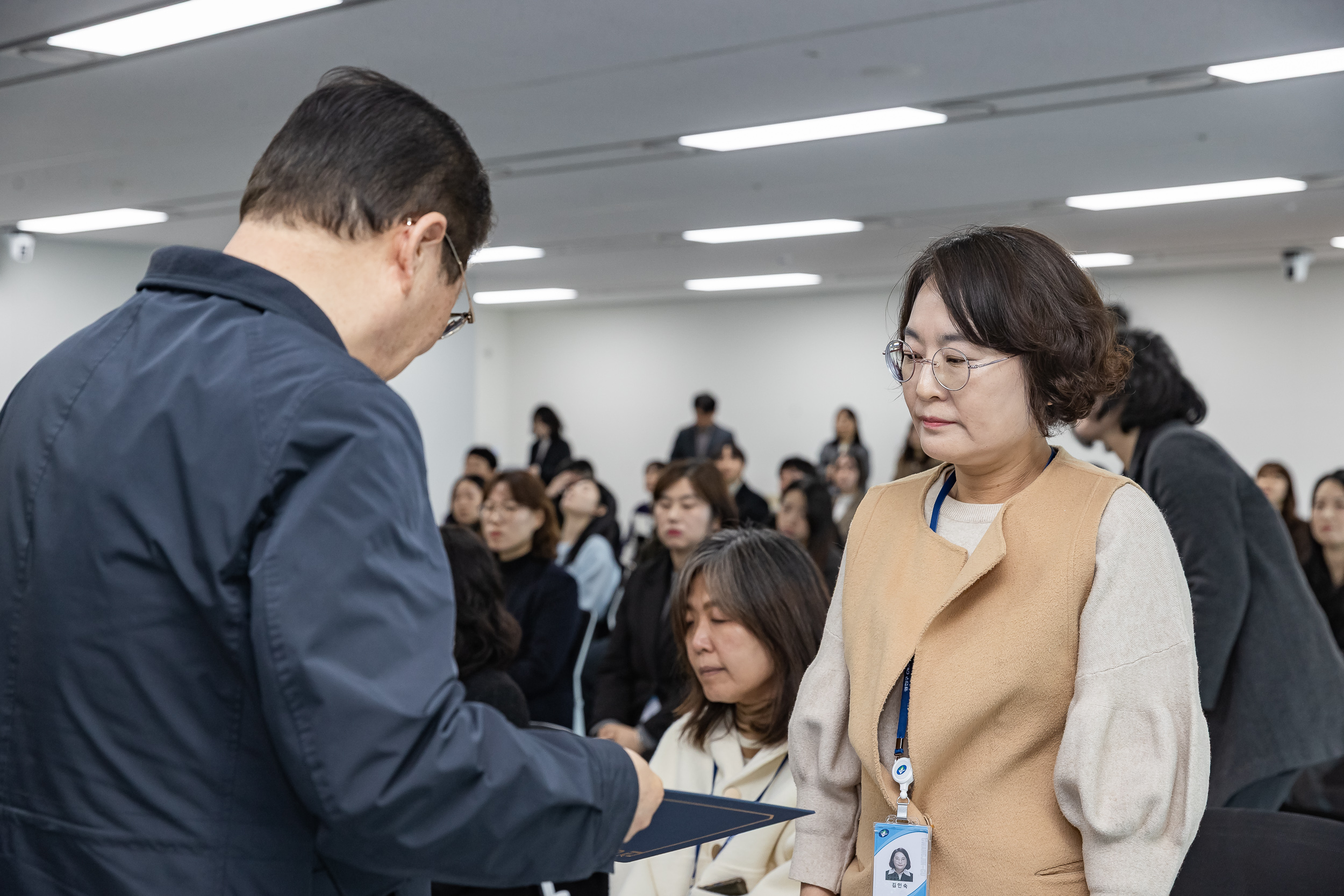 20251226-2026년 상반기 정기인사 발령장 수여식 20251226-55101_L_203816.jpg