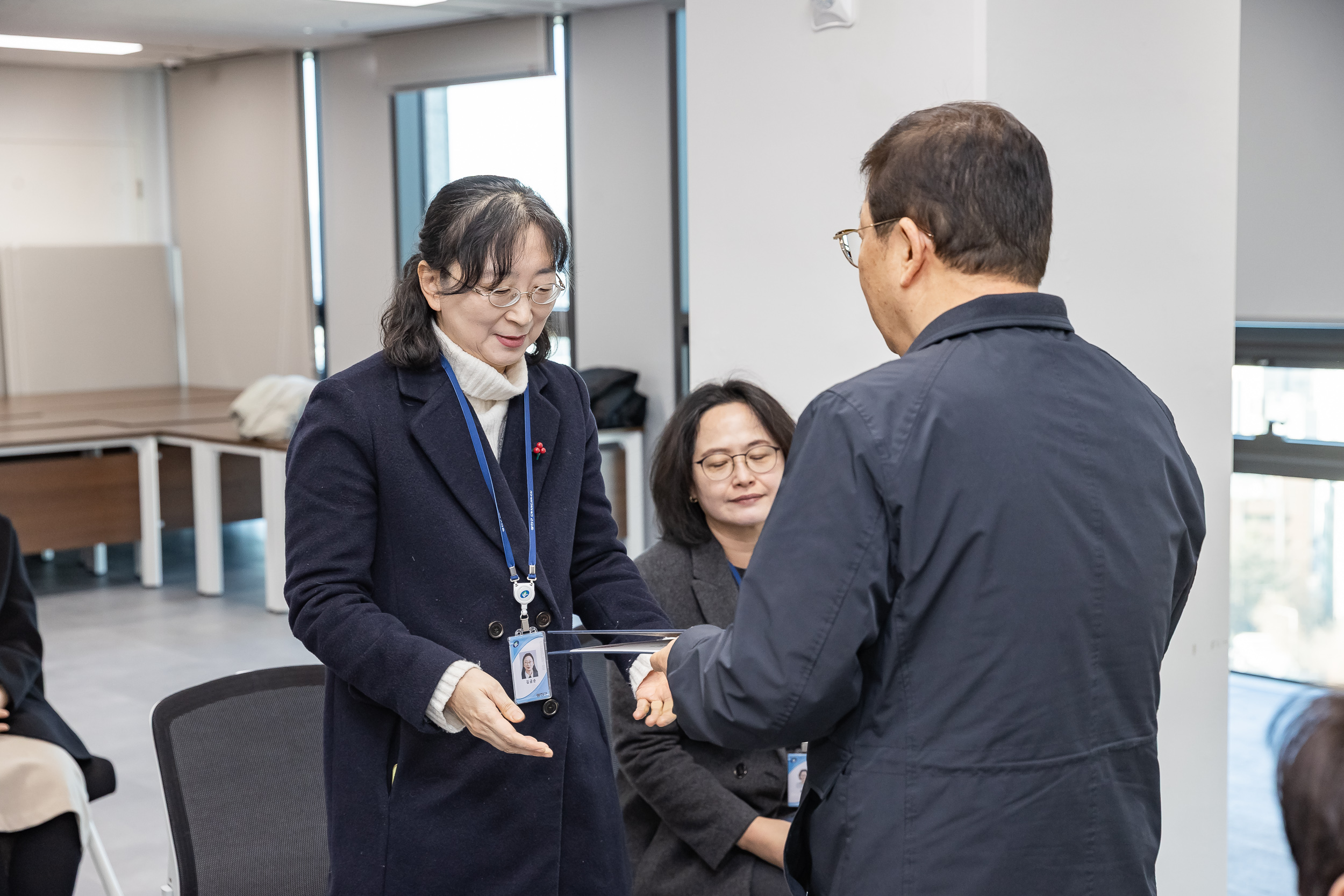 20251226-2026년 상반기 정기인사 발령장 수여식 20251226-55121_L_203816.jpg