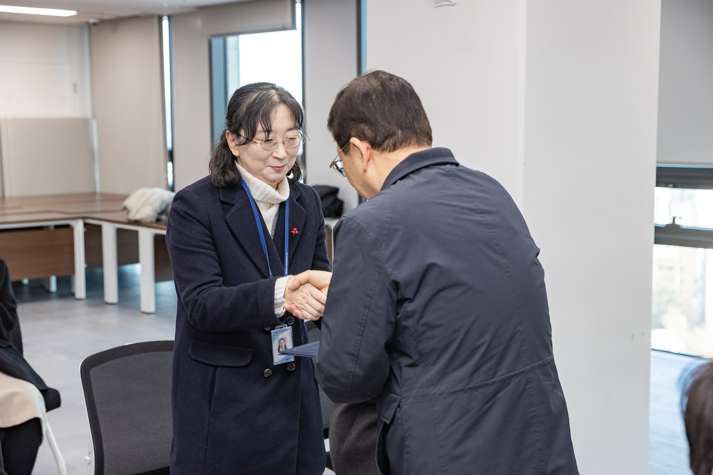 20251226-2026년 상반기 정기인사 발령장 수여식 20251226-55126_L_203816.jpg