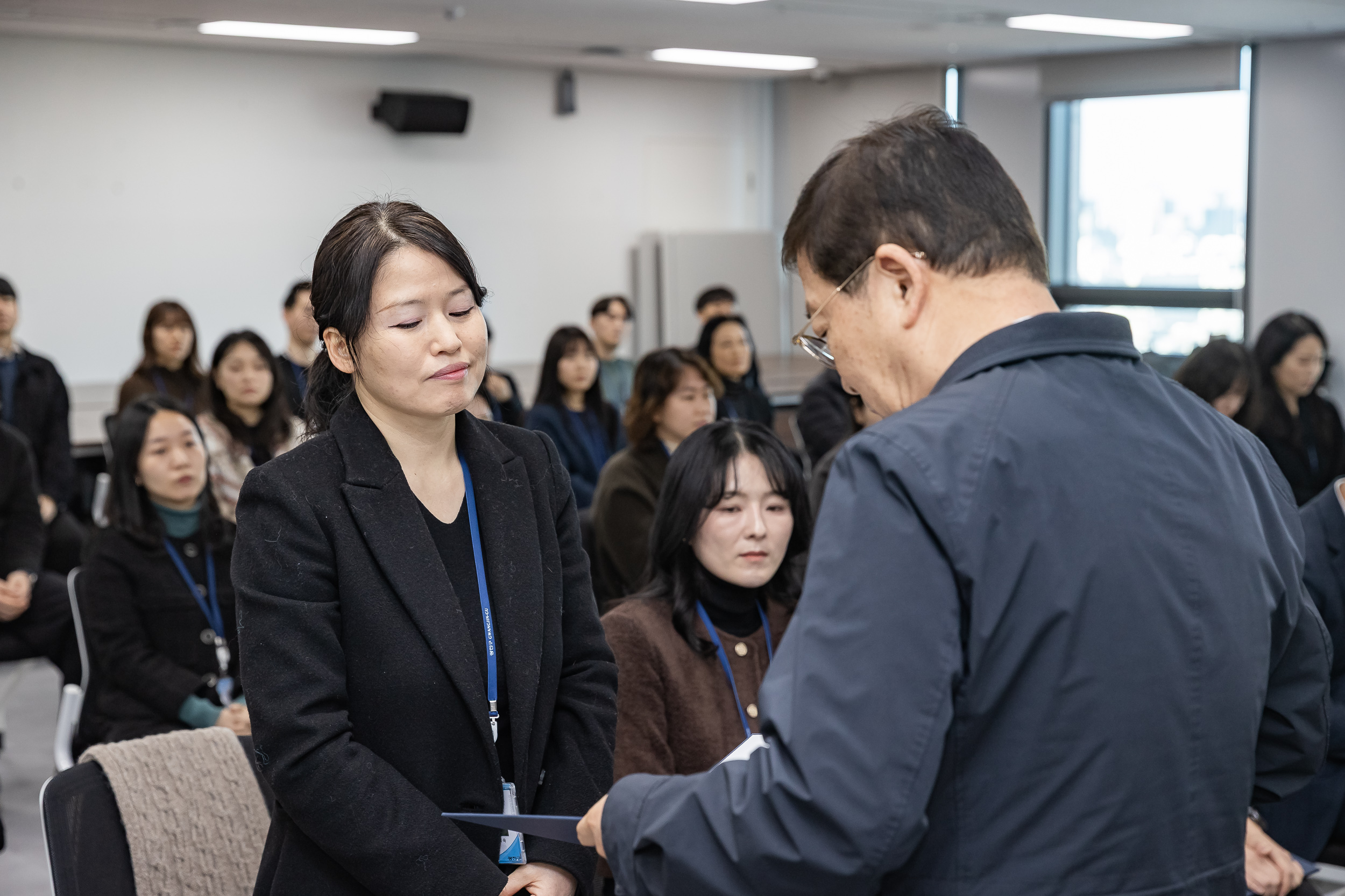 20251226-2026년 상반기 정기인사 발령장 수여식 20251226-55187_L_203816.jpg