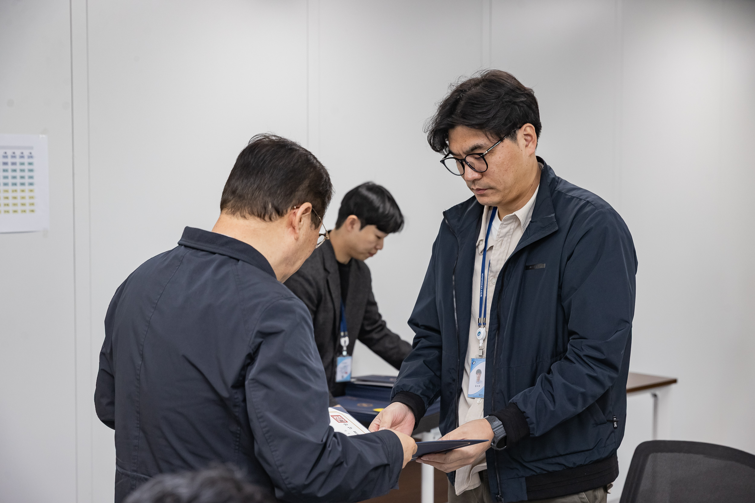 20251226-2026년 상반기 정기인사 발령장 수여식 20251226-55223_L_203817.jpg