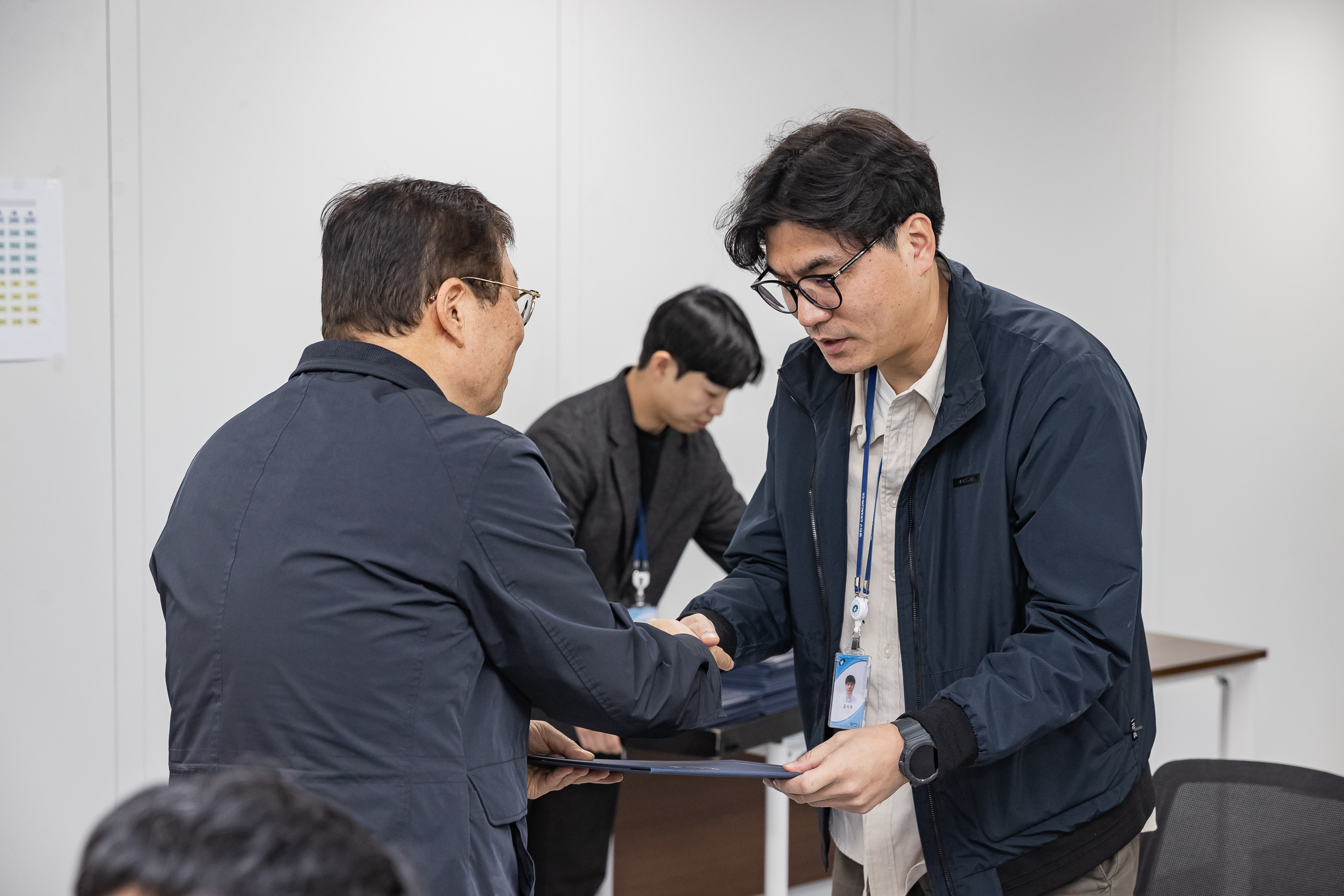 20251226-2026년 상반기 정기인사 발령장 수여식 20251226-55228_L_203817.jpg