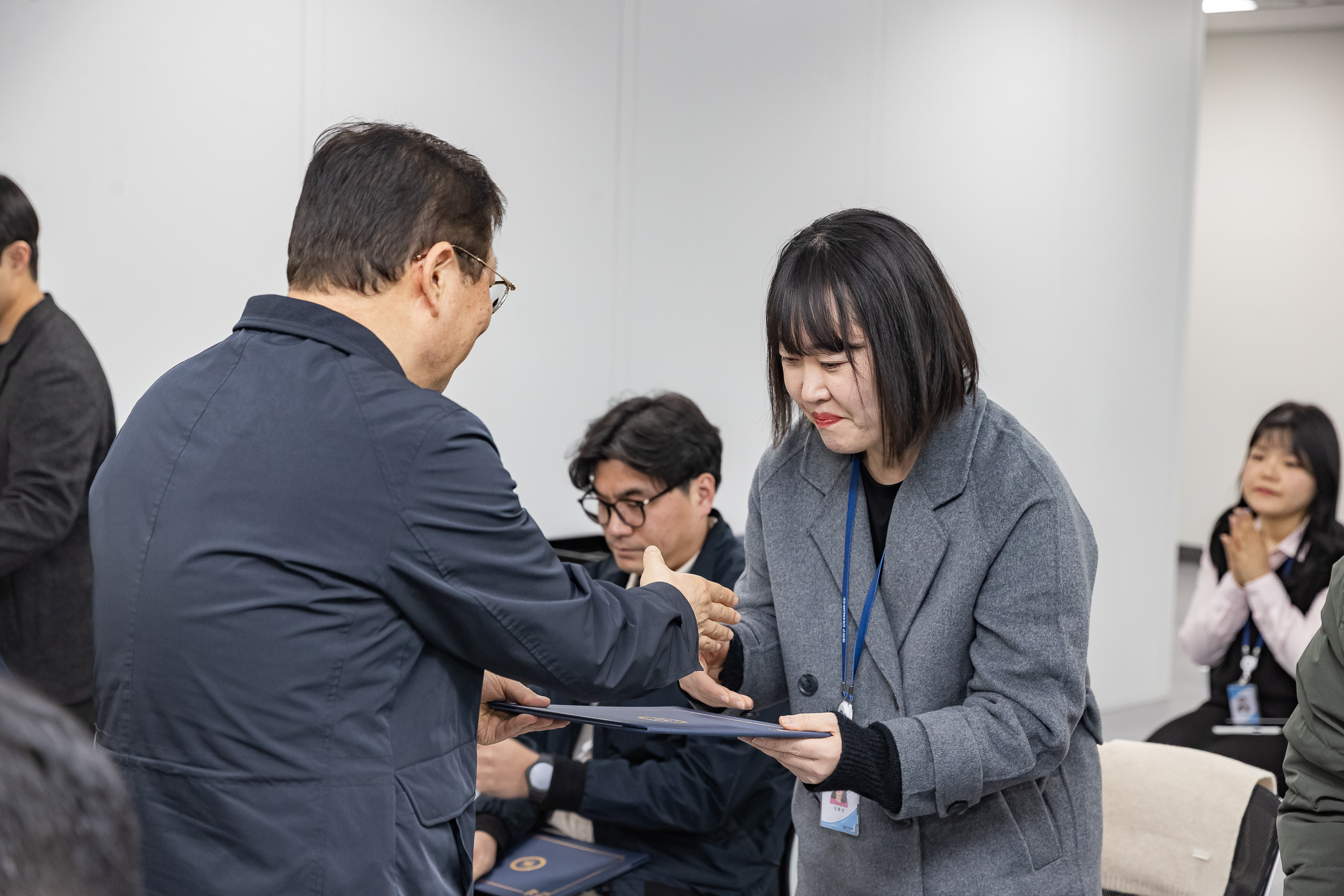 20251226-2026년 상반기 정기인사 발령장 수여식 20251226-55235_L_203817.jpg