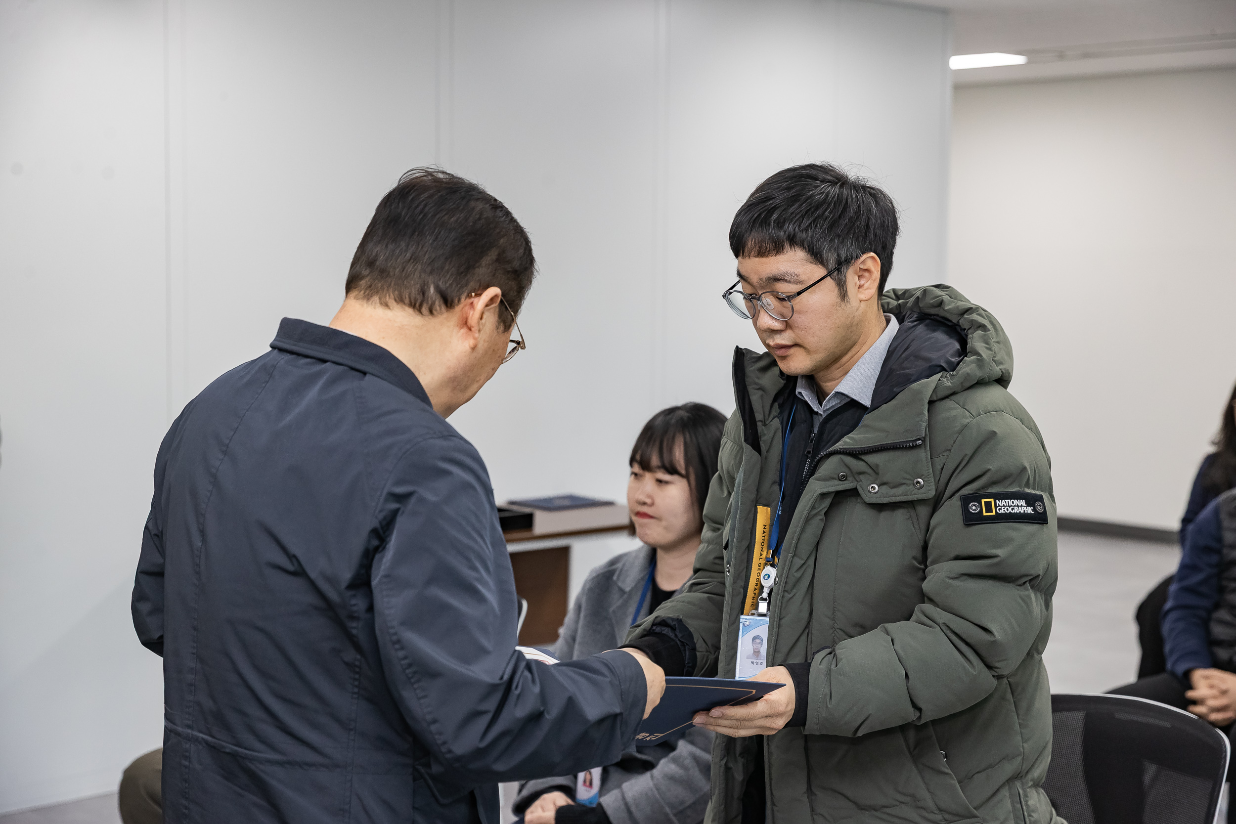 20251226-2026년 상반기 정기인사 발령장 수여식 20251226-55239_L_203817.jpg