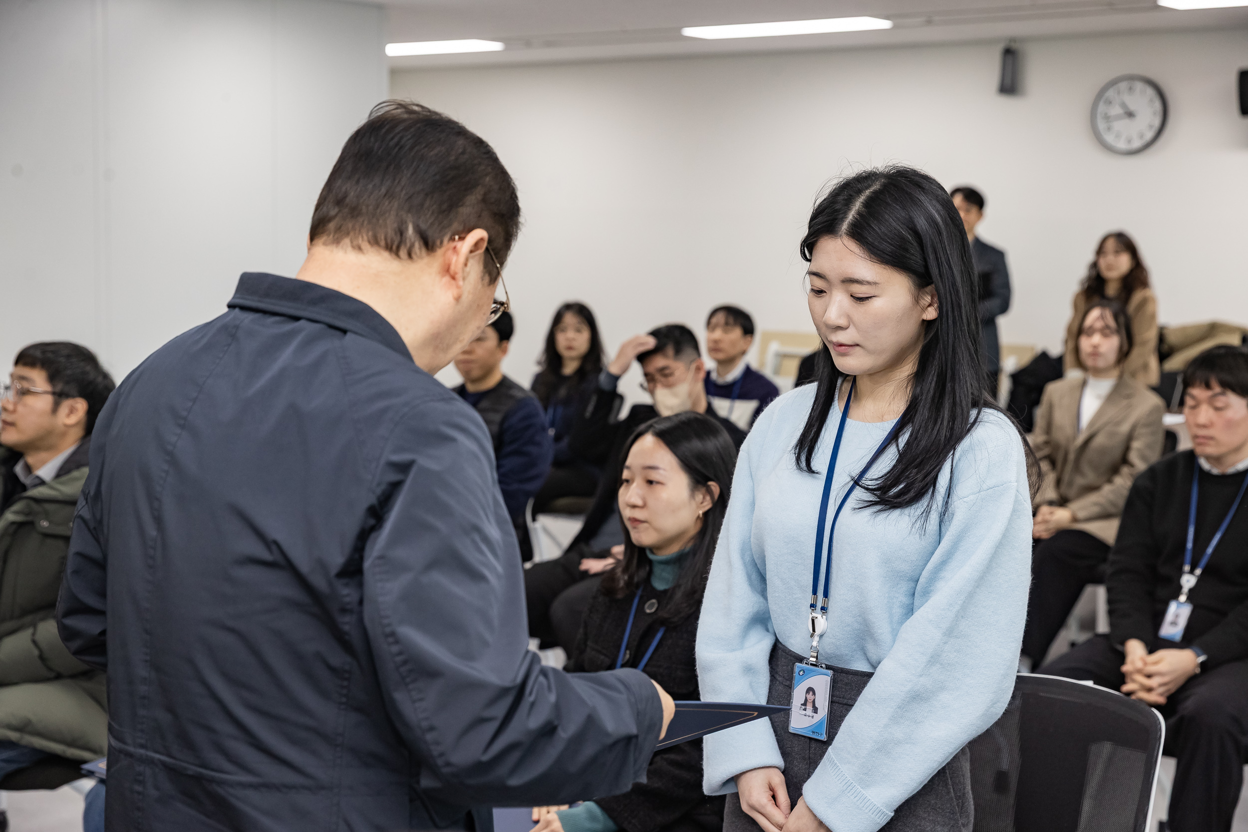 20251226-2026년 상반기 정기인사 발령장 수여식 20251226-55263_L_203817.jpg