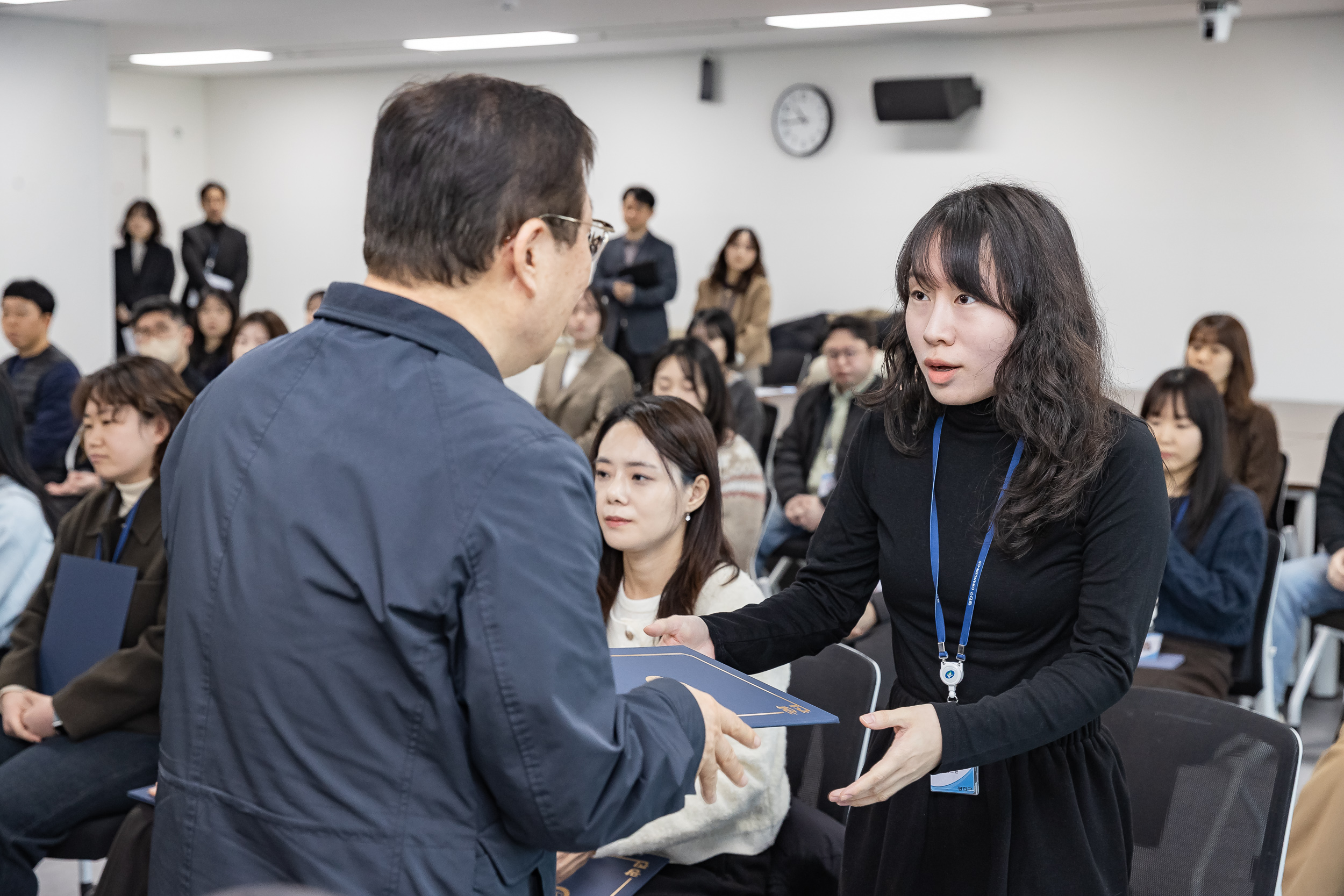 20251226-2026년 상반기 정기인사 발령장 수여식 20251226-55310_L_203817.jpg