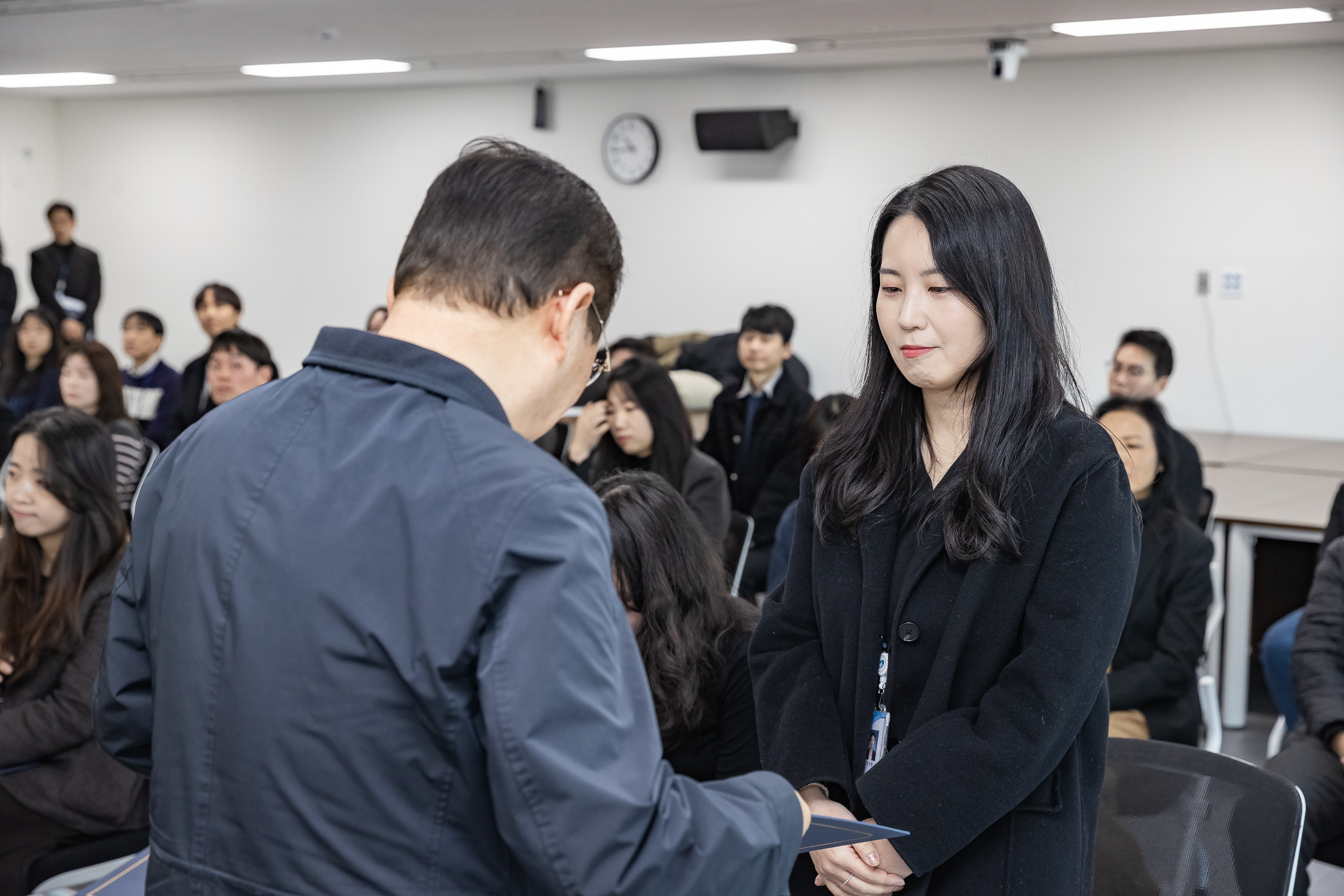 20251226-2026년 상반기 정기인사 발령장 수여식 20251226-55315_L_203817.jpg