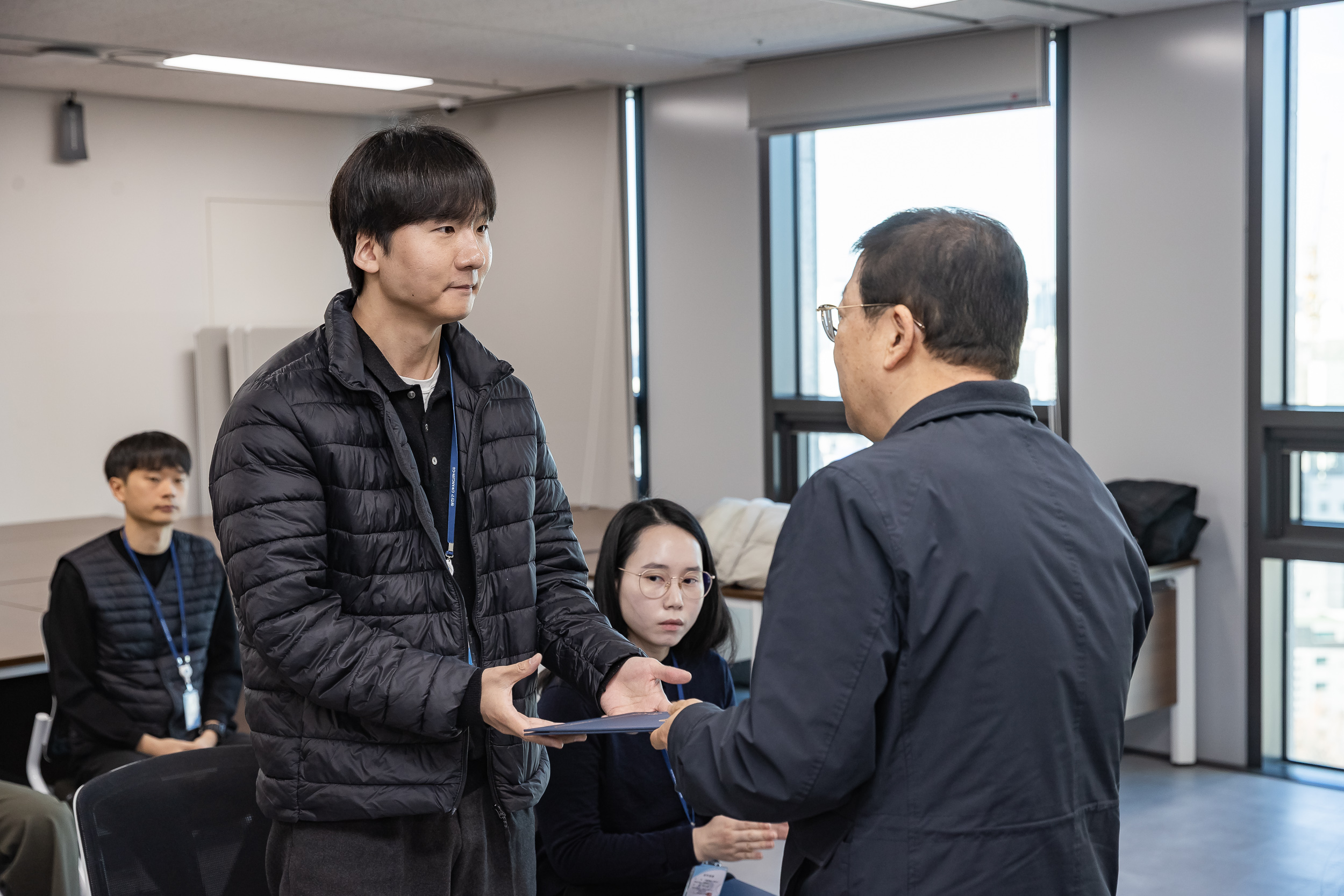 20251226-2026년 상반기 정기인사 발령장 수여식 20251226-55338_L_203818.jpg