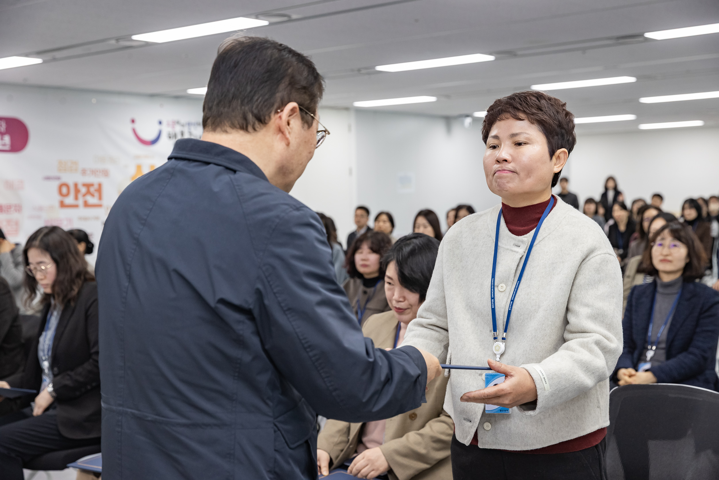 20251226-2026년 상반기 정기인사 발령장 수여식 20251226-54648_L_203812.jpg