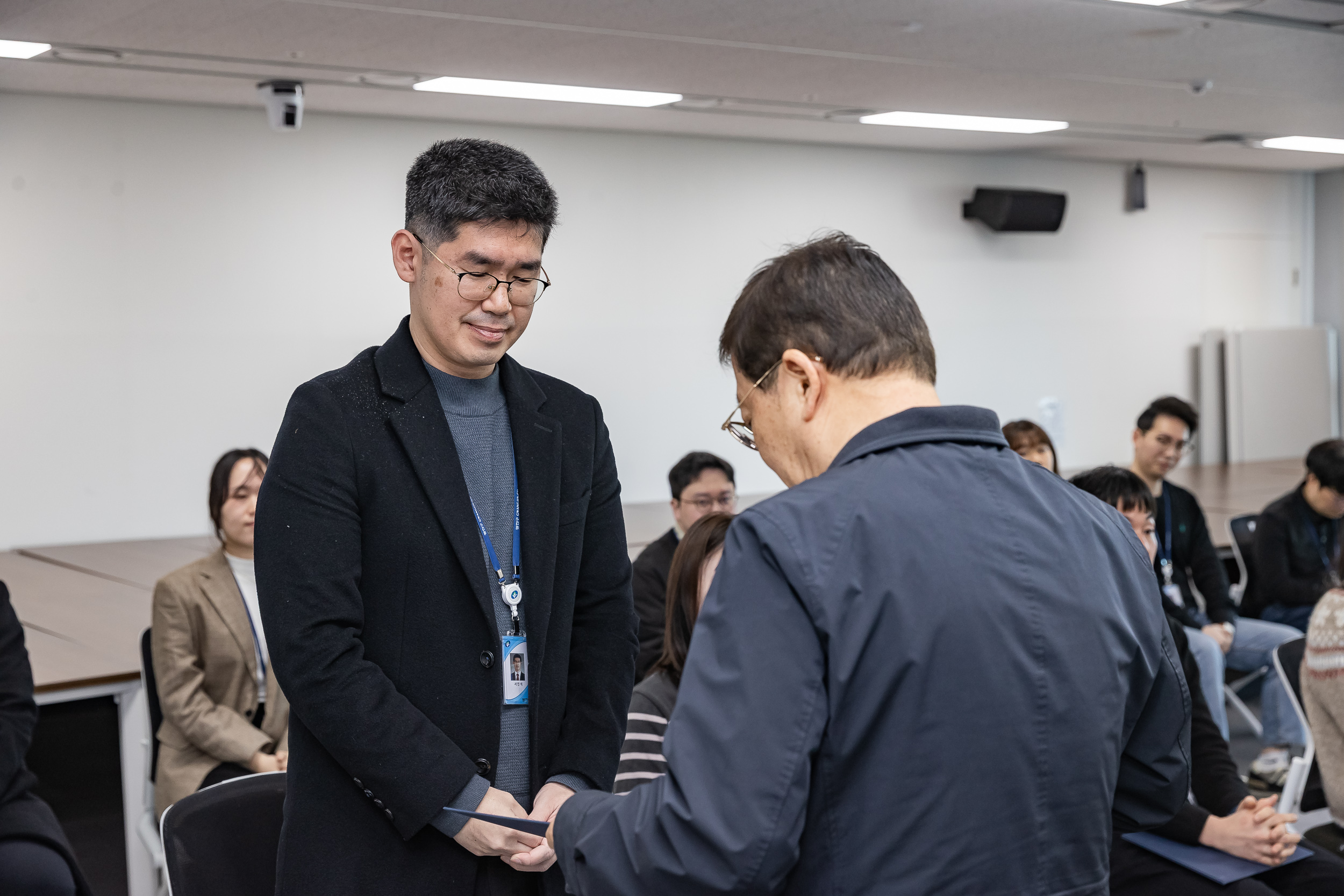 20251226-2026년 상반기 정기인사 발령장 수여식 20251226-55405_L_203818.jpg