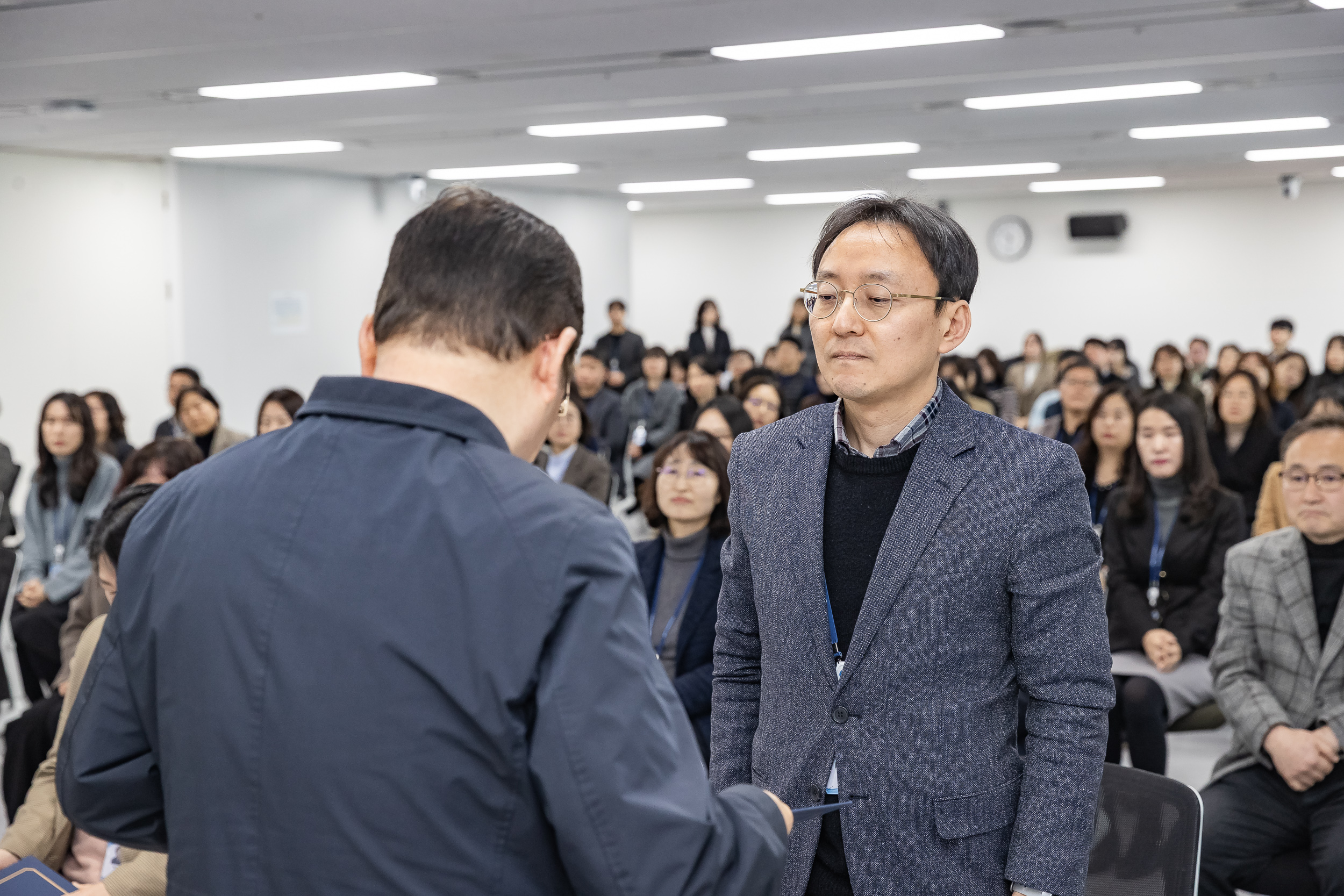 20251226-2026년 상반기 정기인사 발령장 수여식 20251226-54652_L_203812.jpg