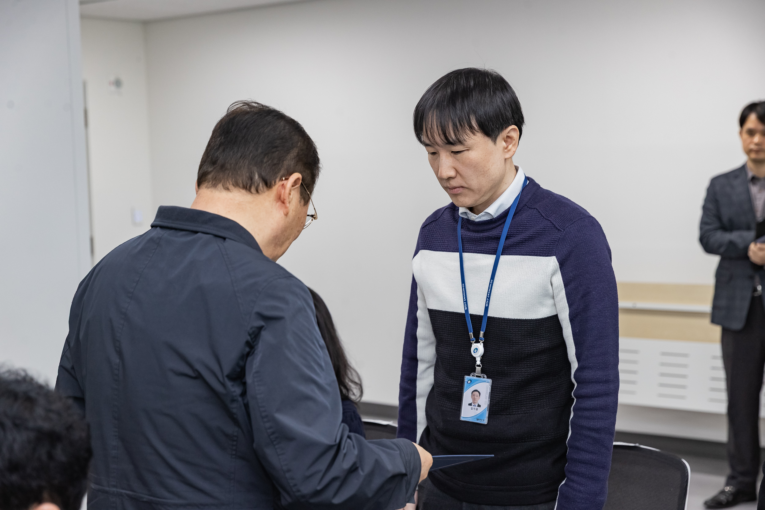 20251226-2026년 상반기 정기인사 발령장 수여식 20251226-55445_L_203818.jpg