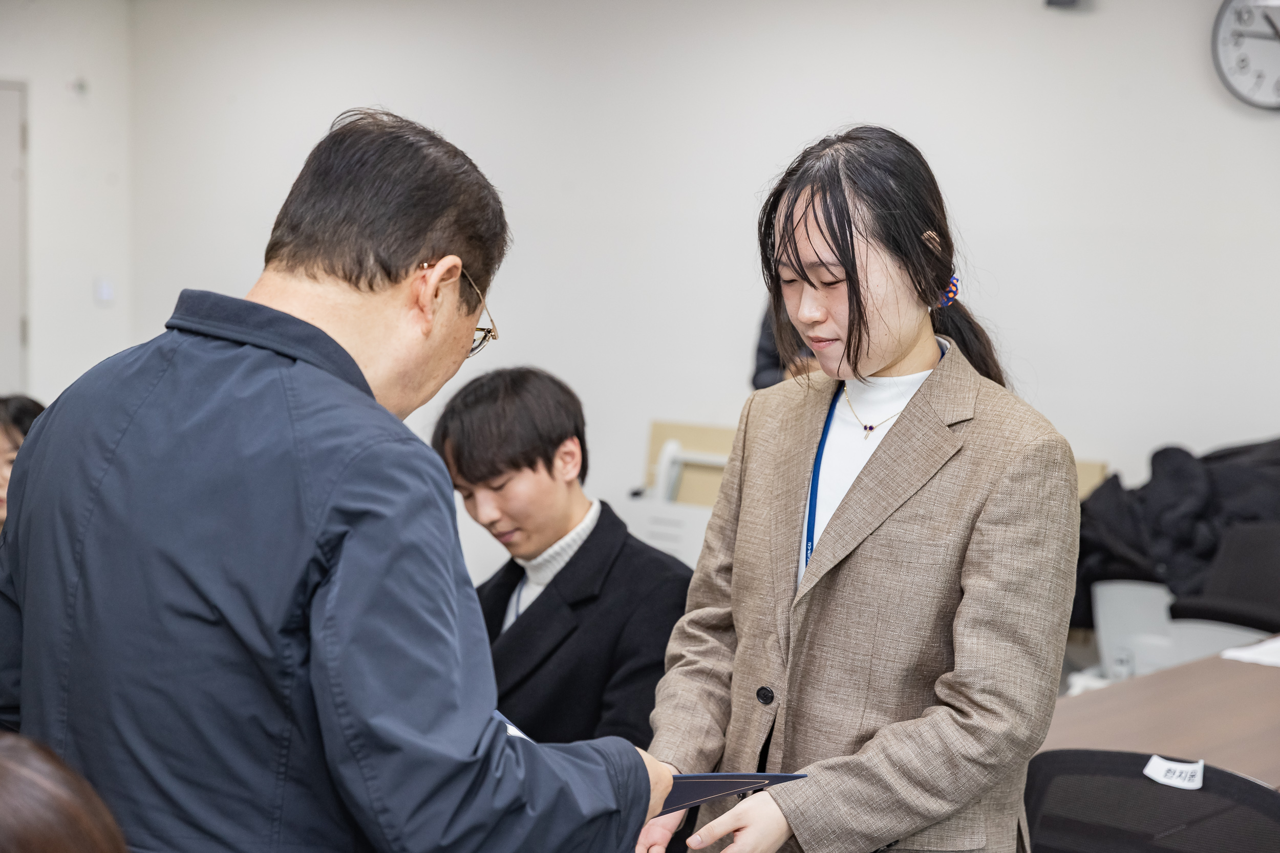 20251226-2026년 상반기 정기인사 발령장 수여식 20251226-55464_L_203818.jpg