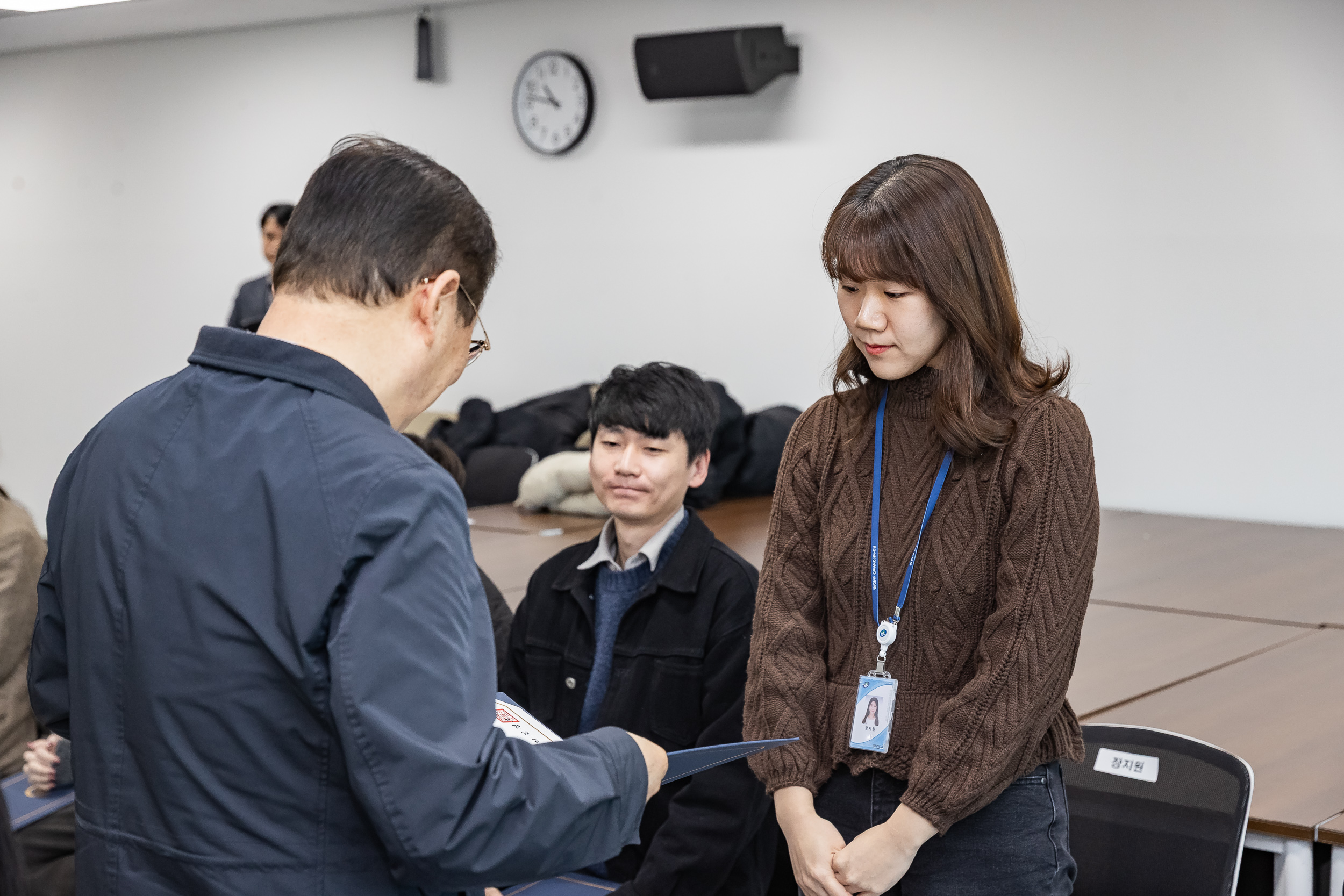 20251226-2026년 상반기 정기인사 발령장 수여식 20251226-55505_L_203819.jpg