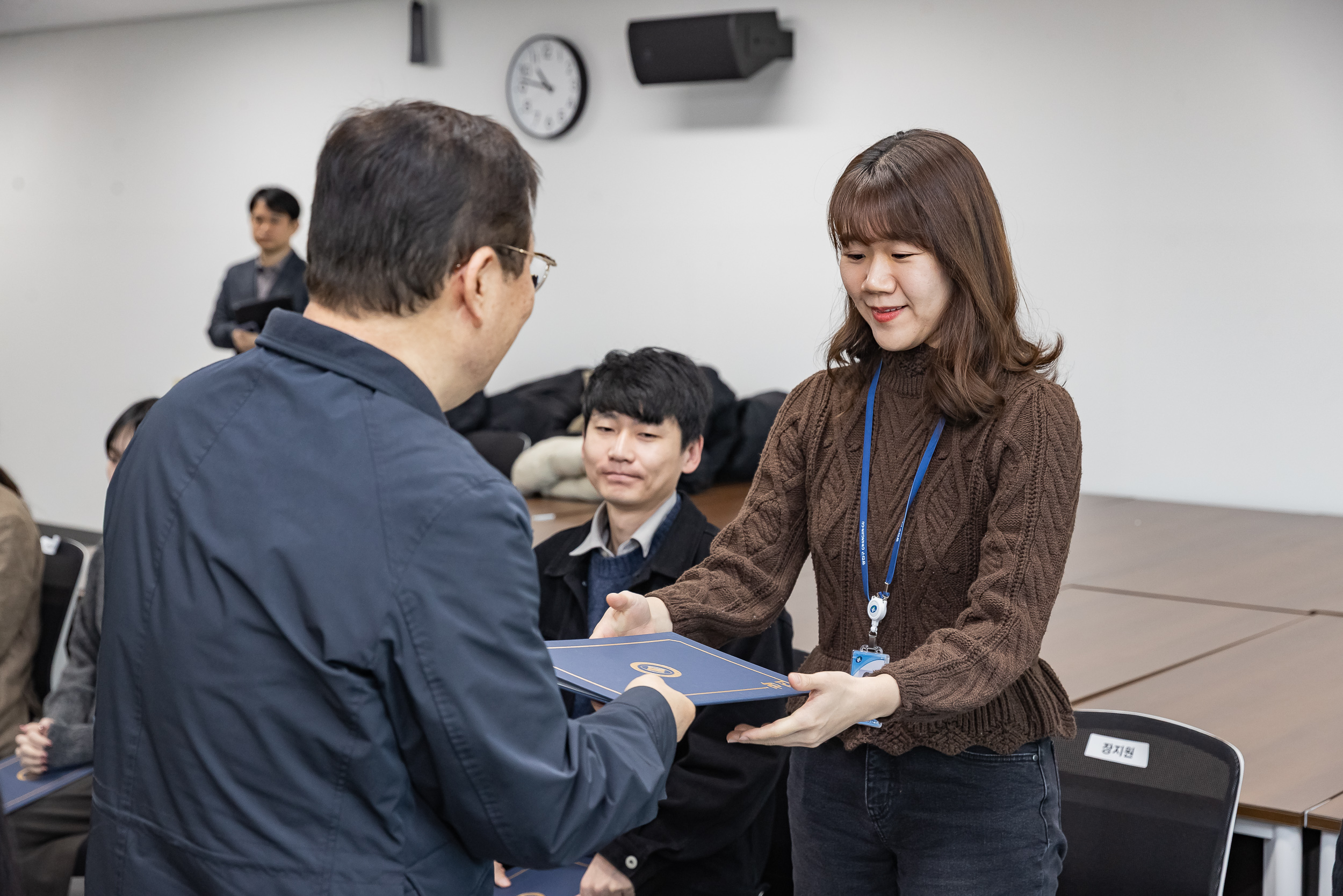 20251226-2026년 상반기 정기인사 발령장 수여식 20251226-55509_L_203819.jpg