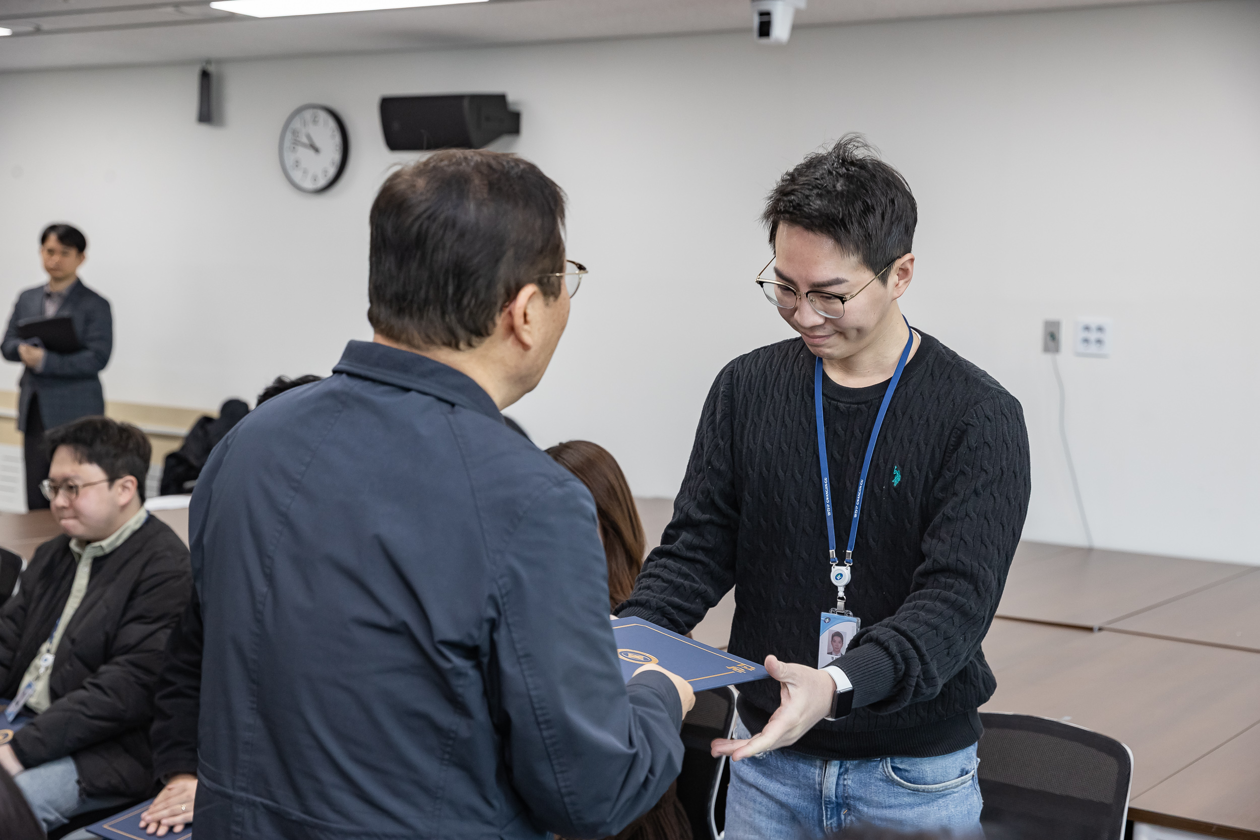 20251226-2026년 상반기 정기인사 발령장 수여식 20251226-55520_L_203819.jpg