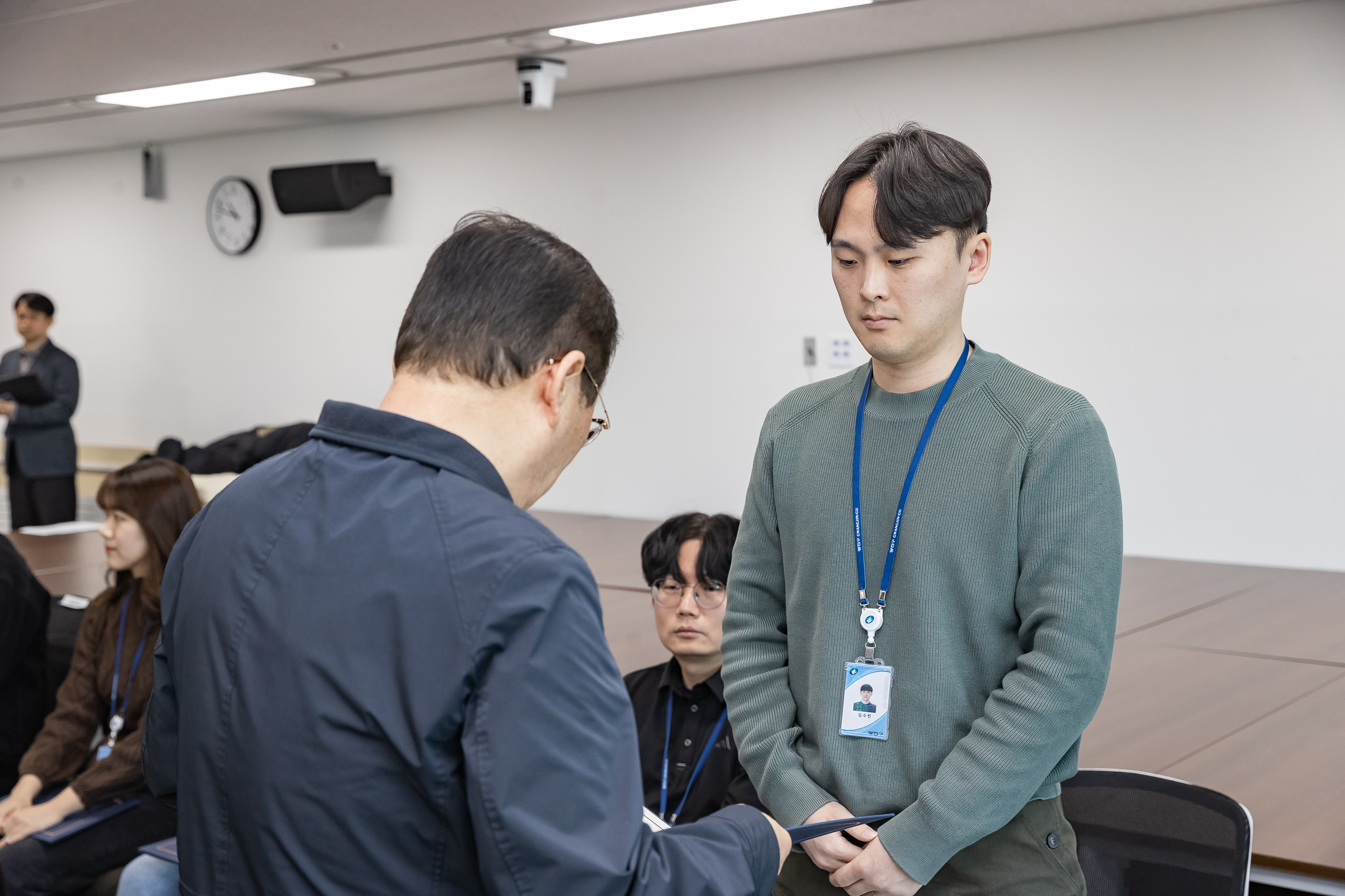 20251226-2026년 상반기 정기인사 발령장 수여식 20251226-55541_L_203819.jpg