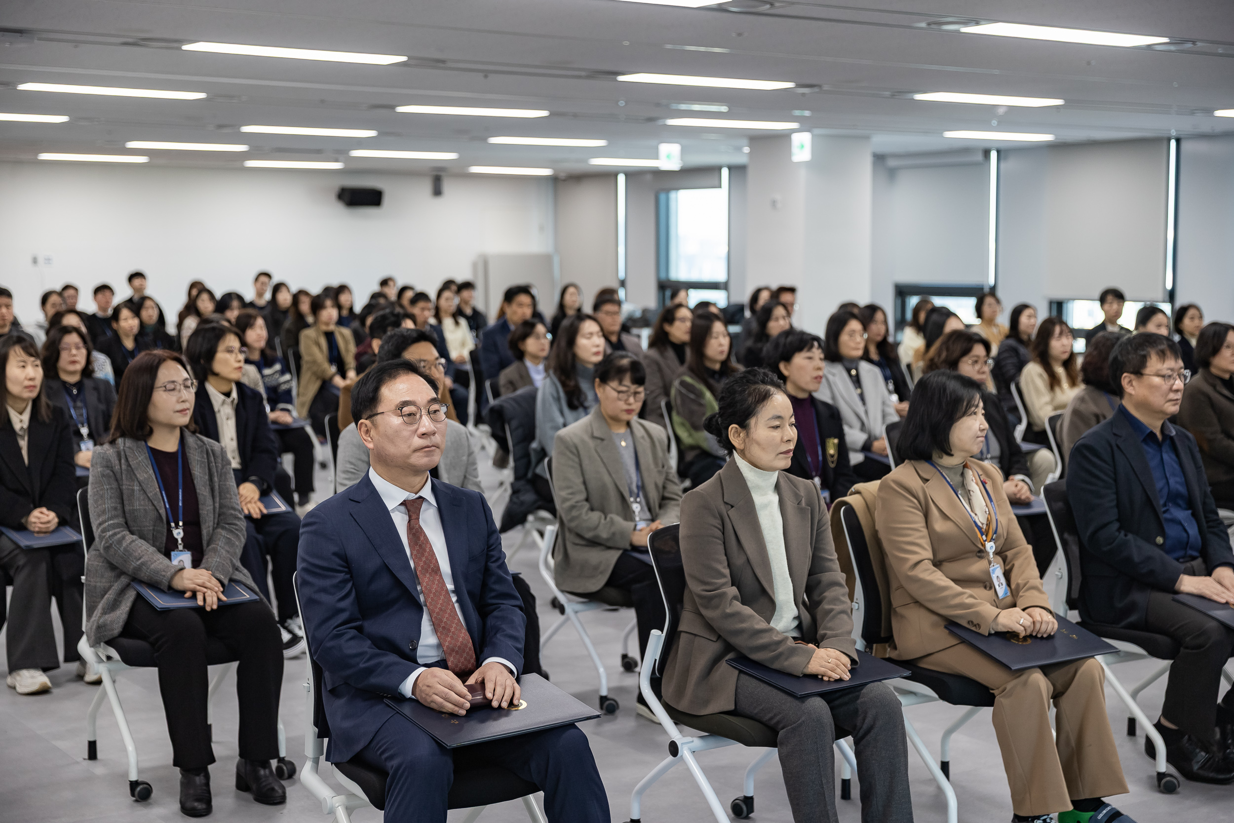 20251226-2026년 상반기 정기인사 발령장 수여식 20251226-55609_L_203819.jpg