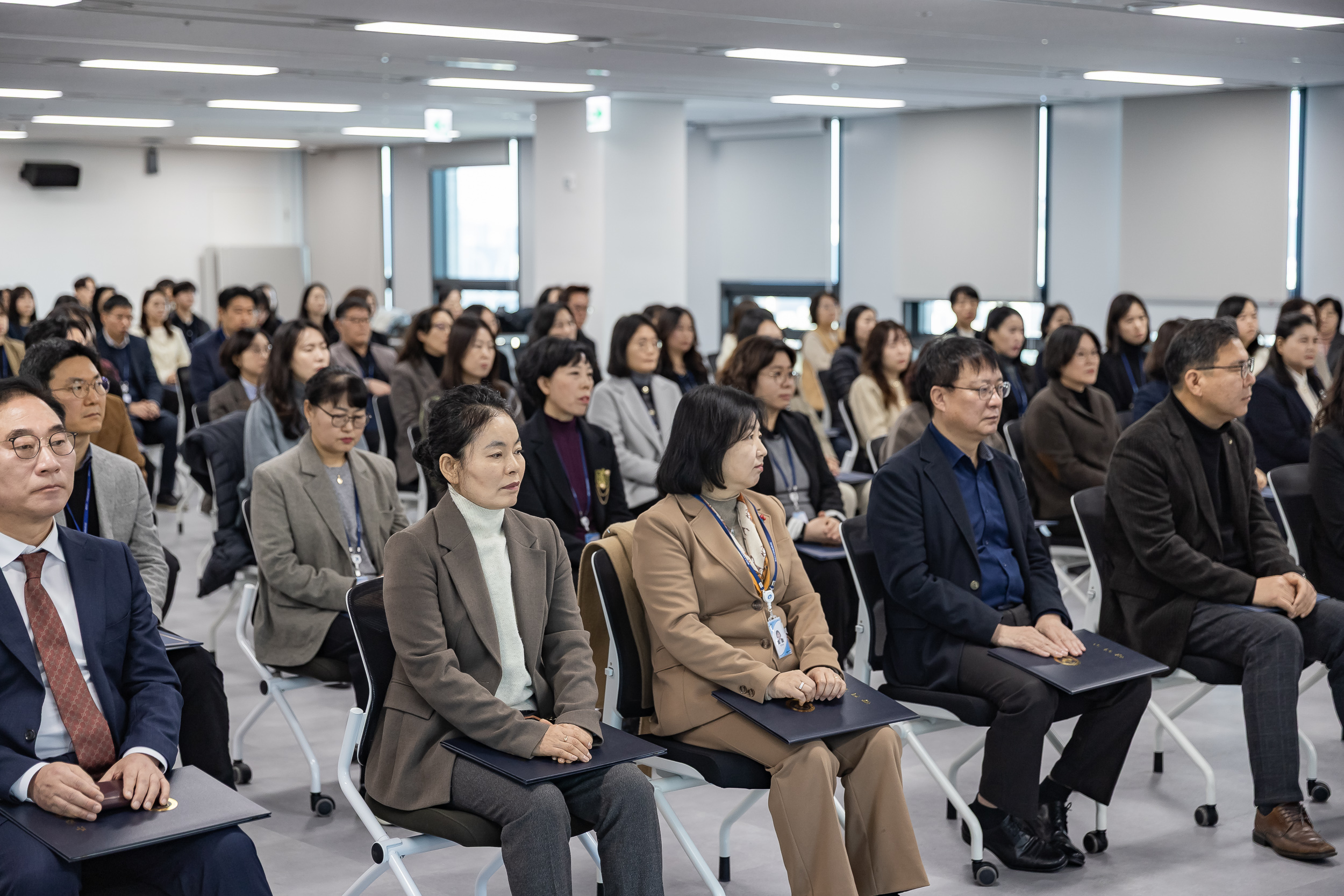 20251226-2026년 상반기 정기인사 발령장 수여식 20251226-55617_L_203819.jpg