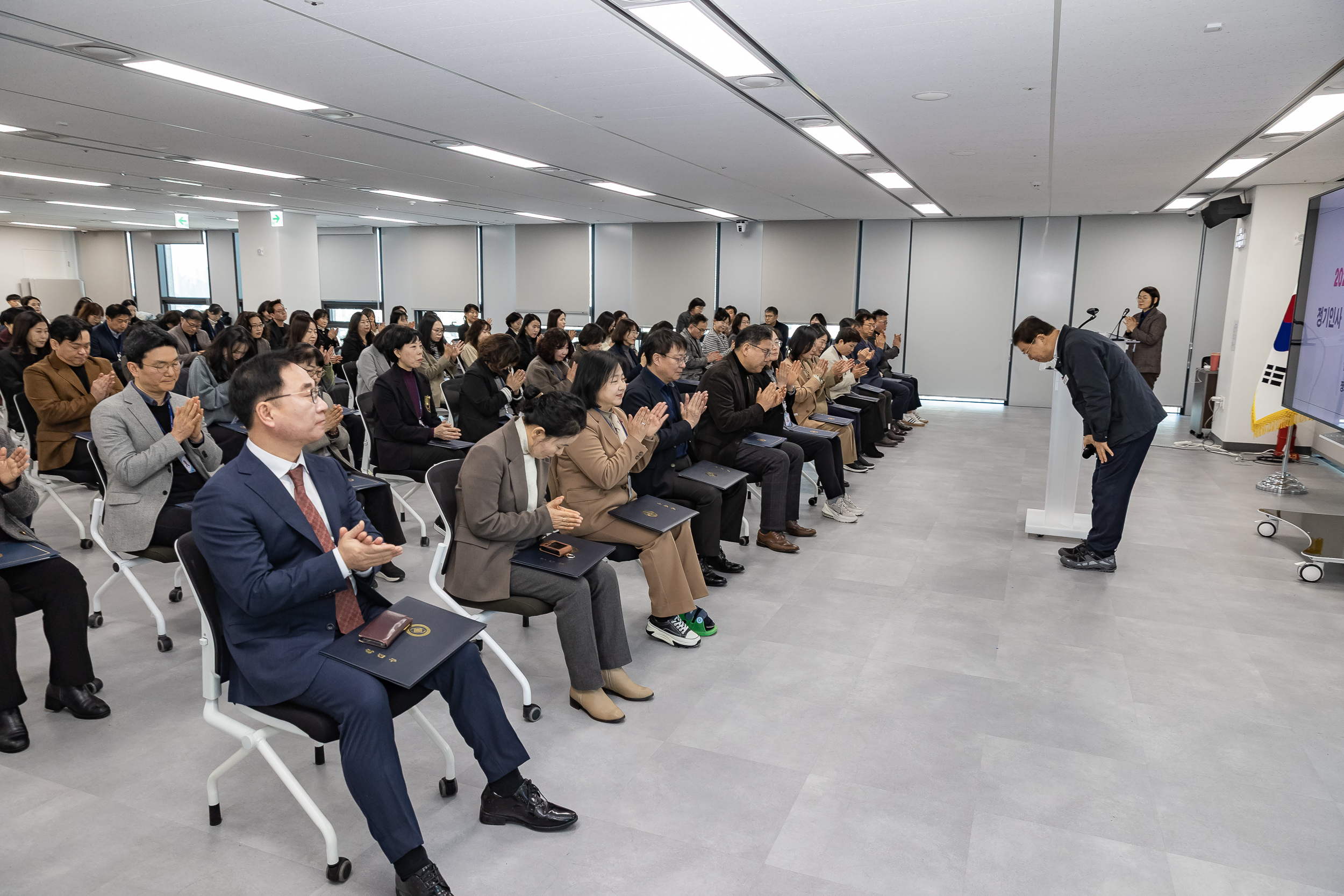 20251226-2026년 상반기 정기인사 발령장 수여식 20251226-55678_L_203819.jpg